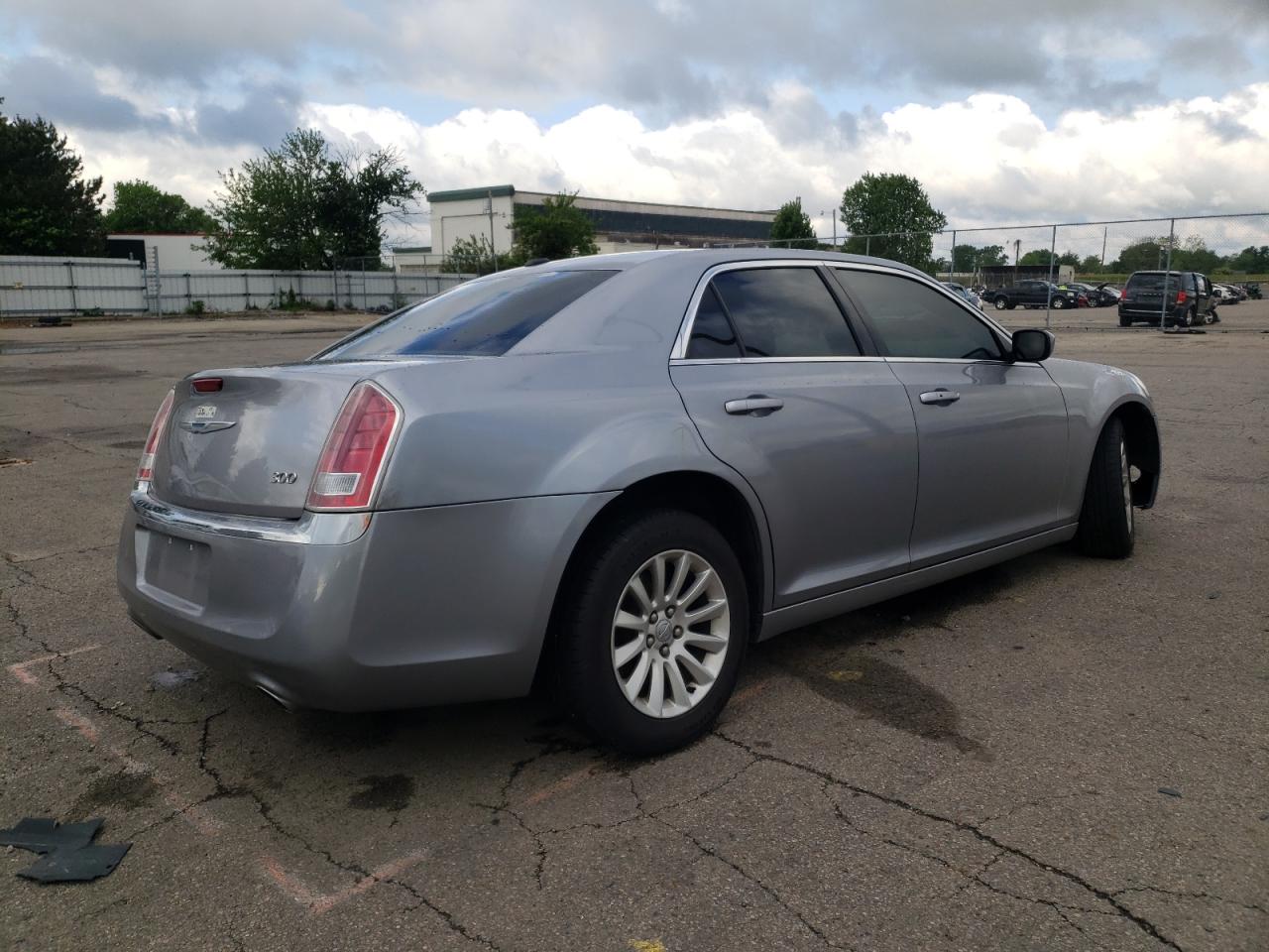 Photo 4 from auction – 2013 CHRYSLER 300 with VIN 2C3CCAAG4DH576783