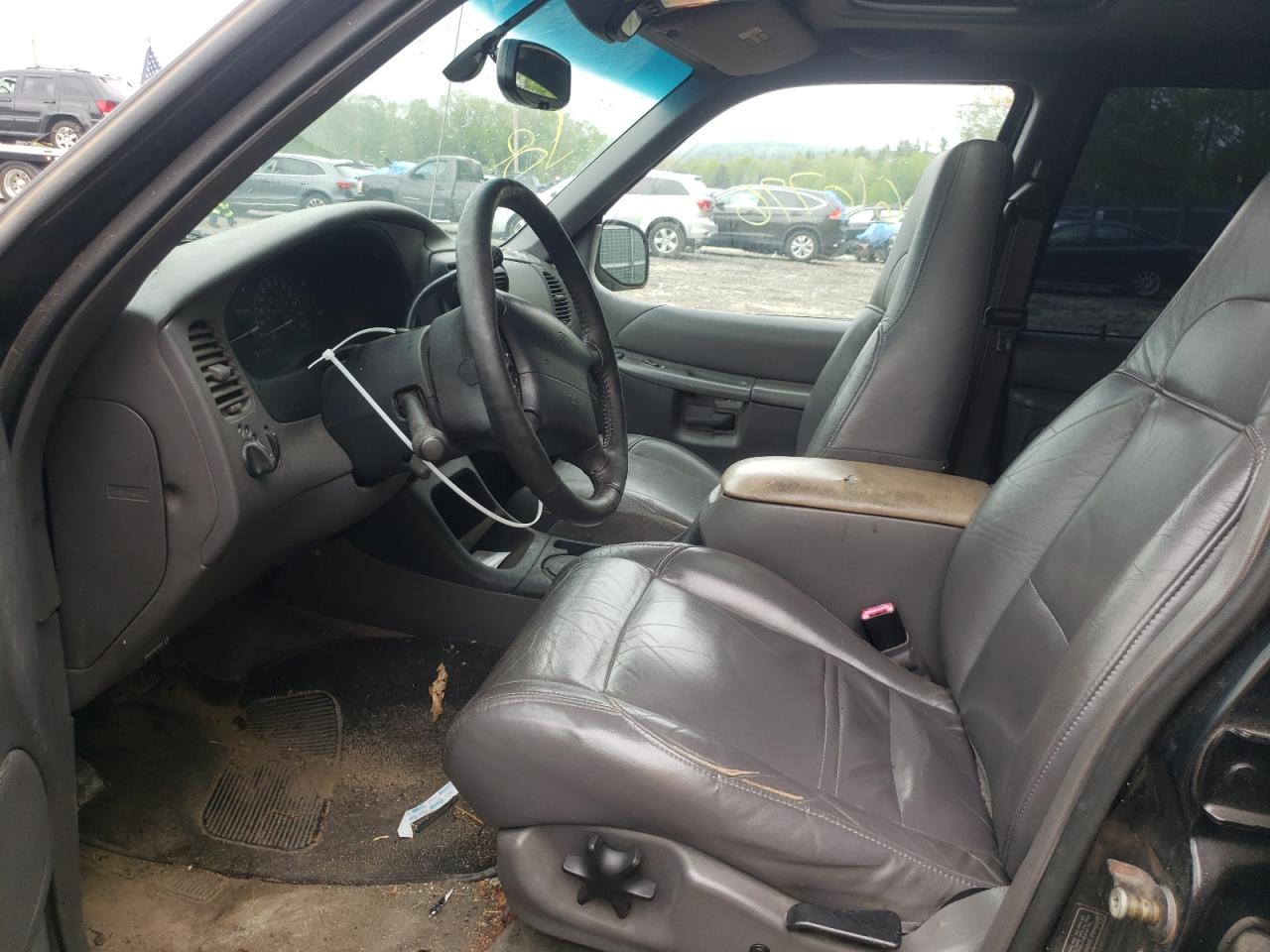Photo 5 from auction – 1999 FORD EXPLORER with VIN 1FMZU35P7XZB53897