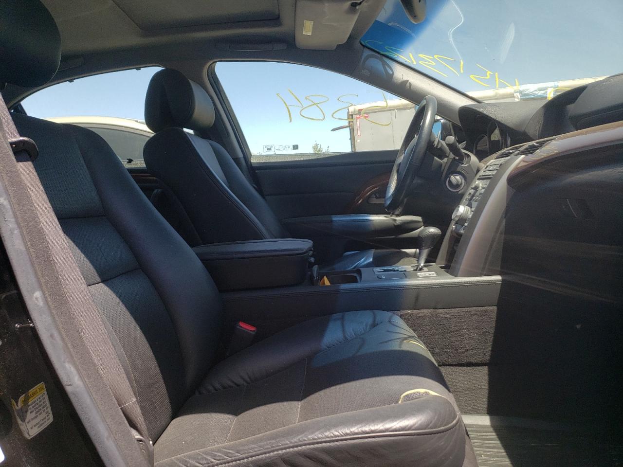 Photo 5 from auction – 2006 ACURA RL with VIN JH4KB16506C004812