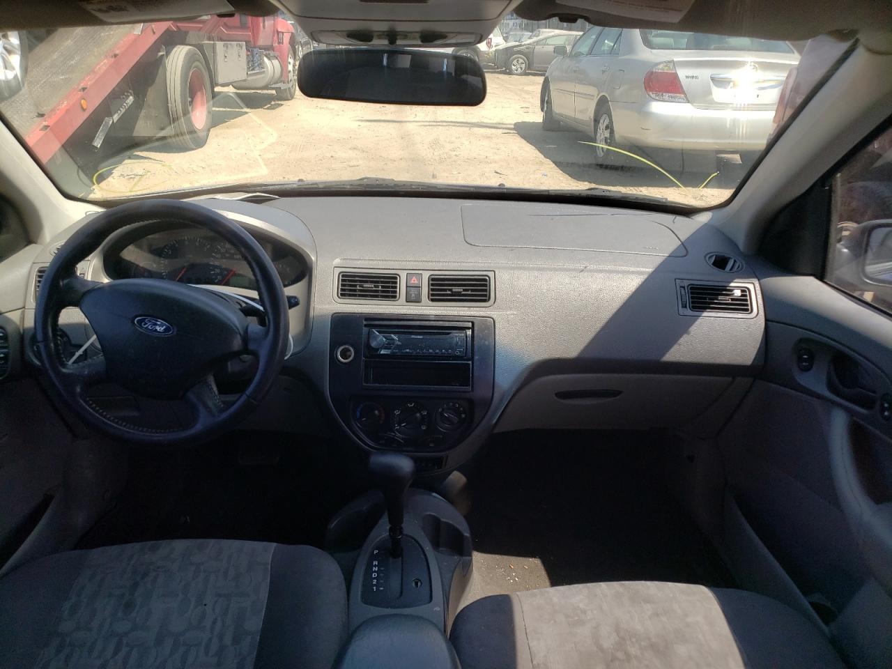 Photo 9 from auction – 2005 FORD FOCUS ZX4 with VIN 1FAFP34NX5W201296
