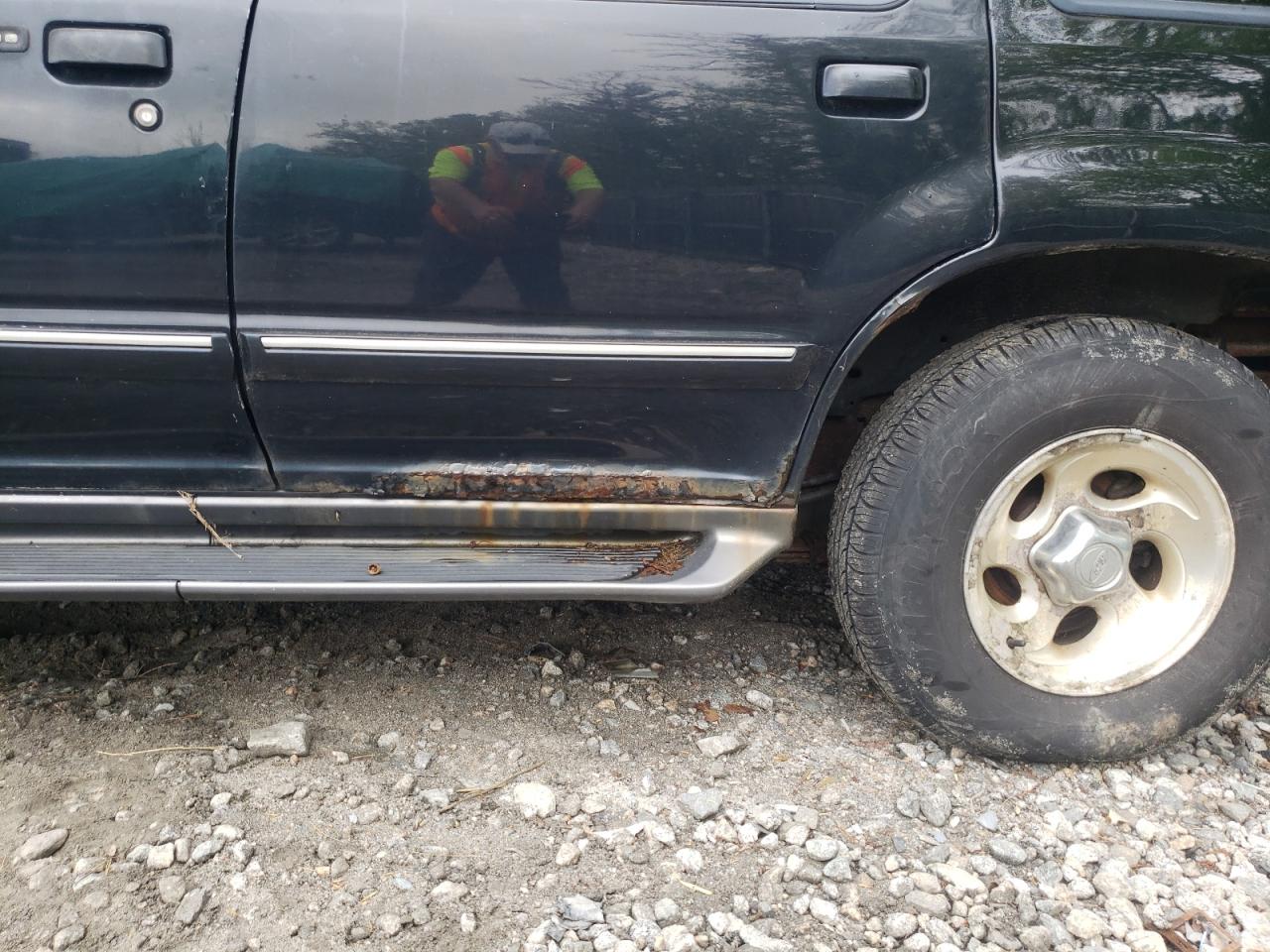 Photo 9 from auction – 1999 FORD EXPLORER with VIN 1FMZU35P7XZB53897