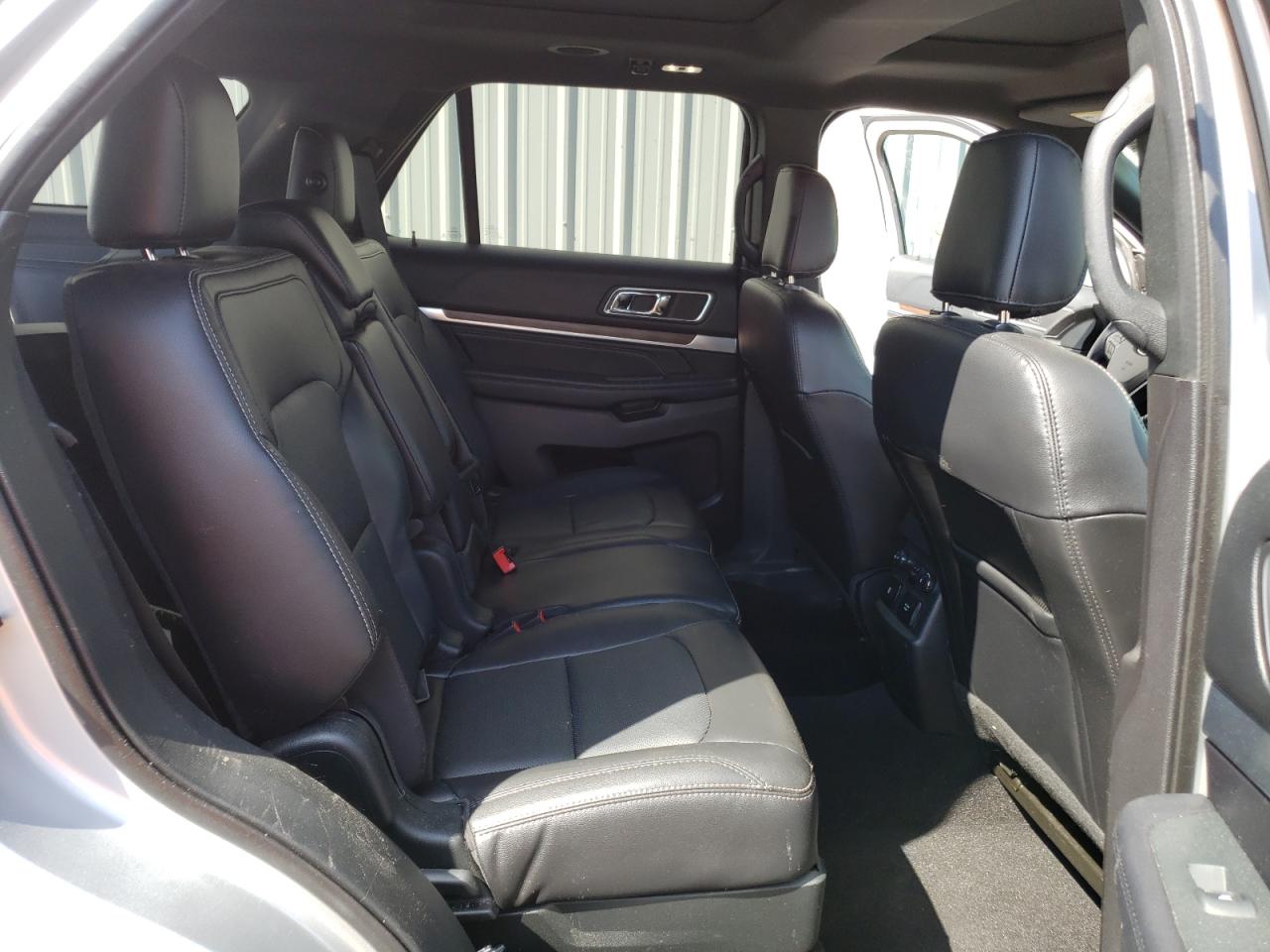Photo 6 from auction – 2019 FORD EXPLORER L with VIN 1FM5K8F82KGA11700