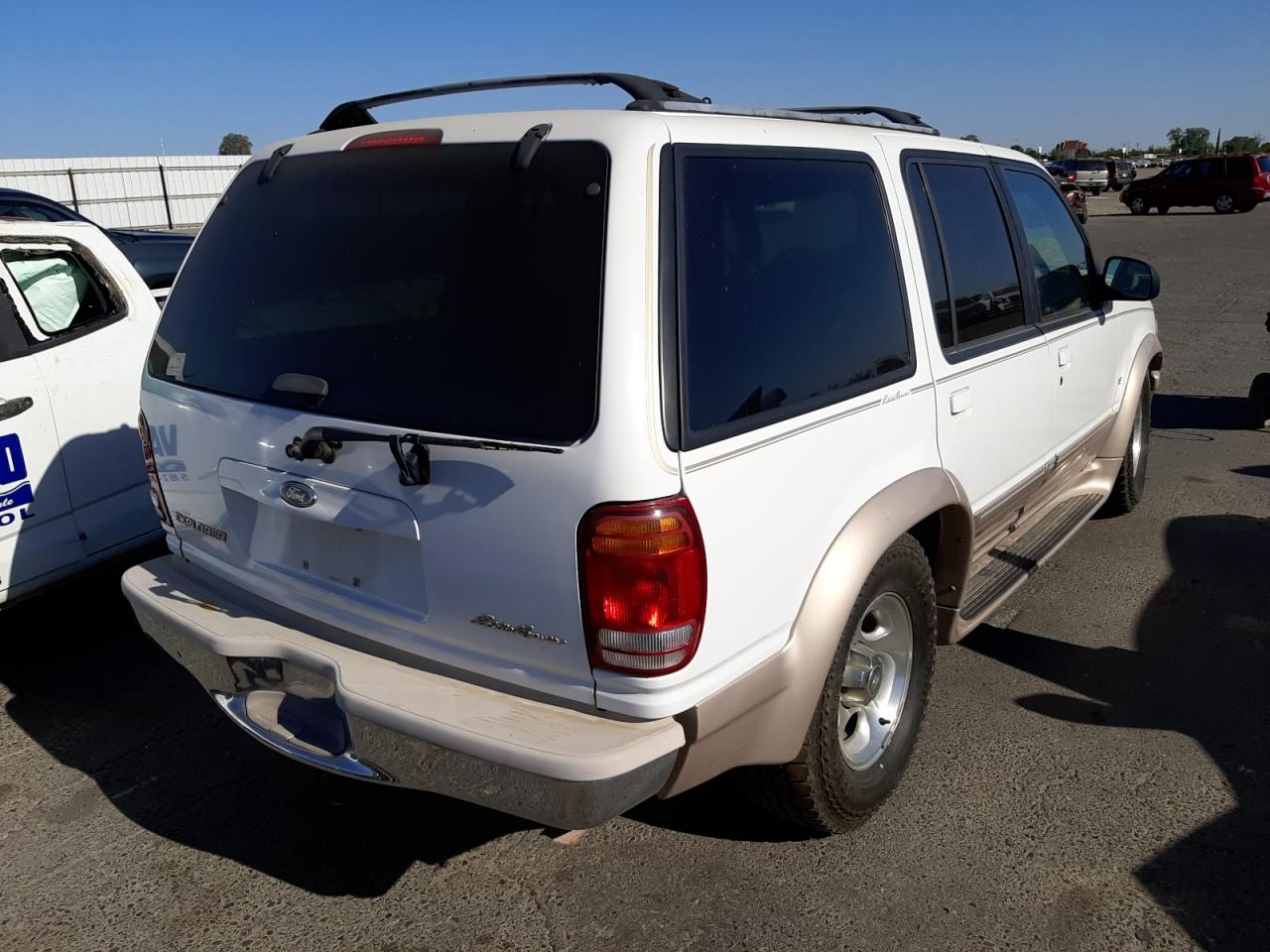 Photo 4 from auction – 1998 FORD EXPLORER with VIN 1FMZU35P8WZB92125