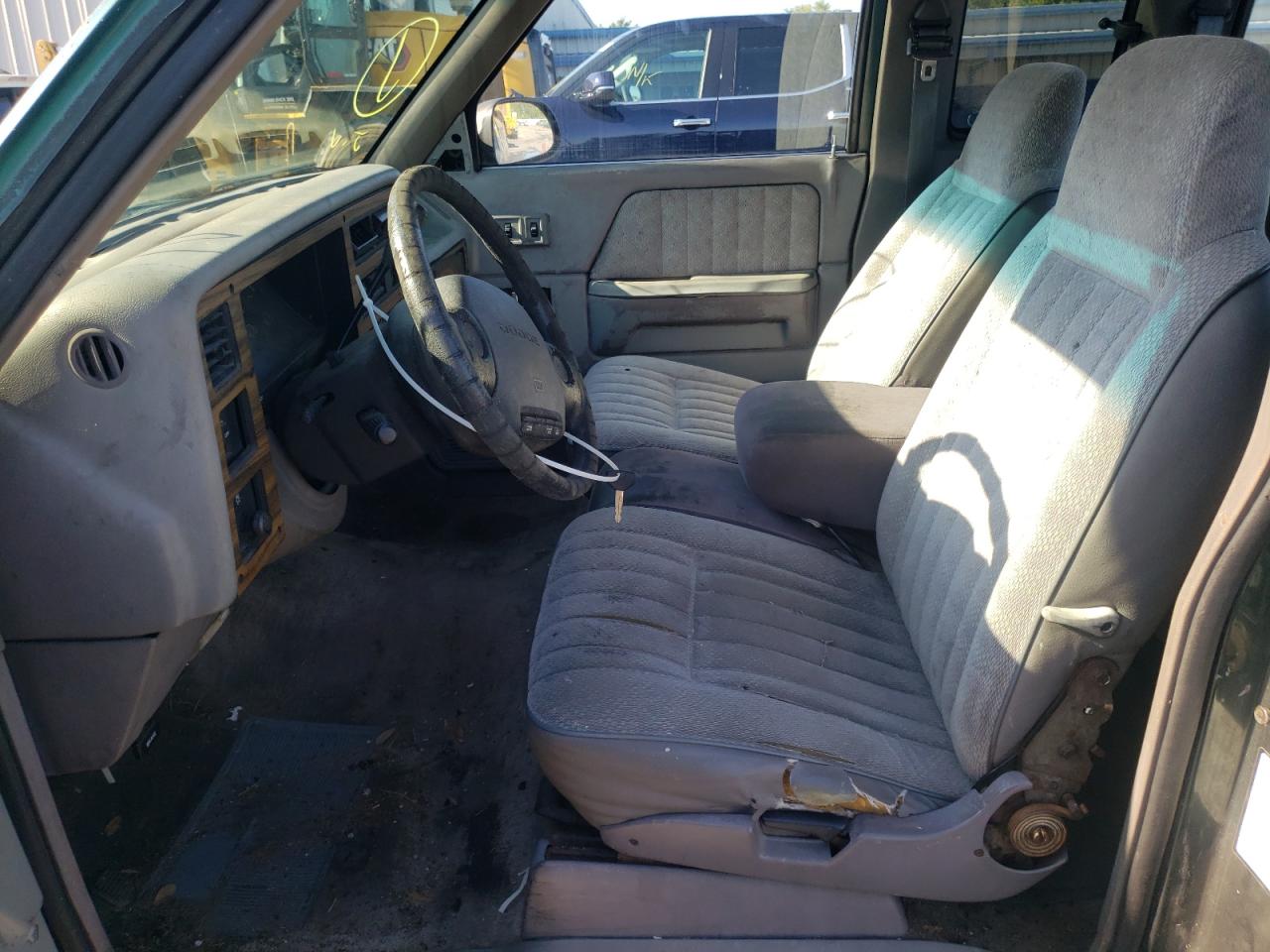 Photo 5 from auction – 1996 DODGE DAKOTA with VIN 1B7GL23X4TS663946