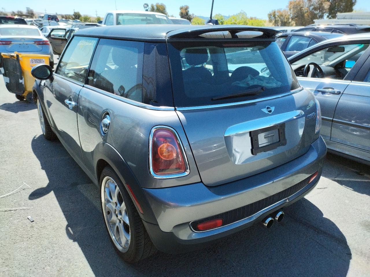 Photo 3 from auction – 2007 MINI COOPER S with VIN WMWMF73587TT85894
