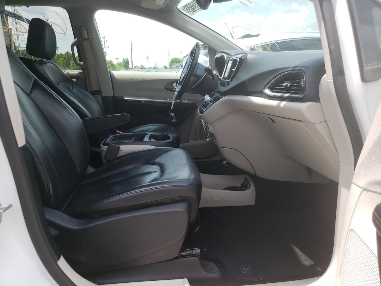 Photo 5 from auction – 2019 CHRYSLER PACIFICA T with VIN 2C4RC1BG2KR651556