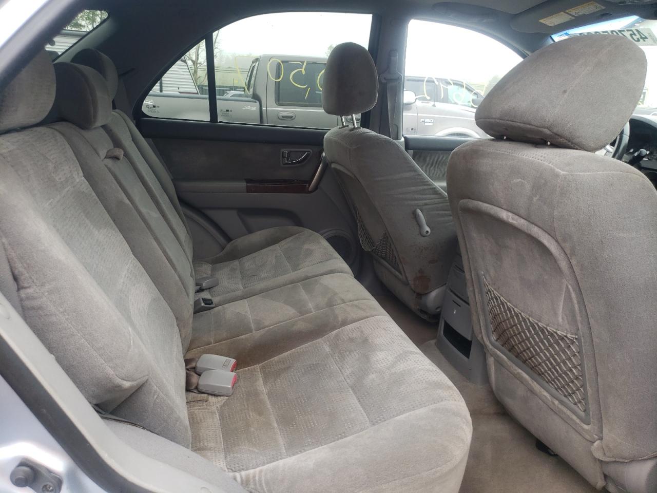 Photo 6 from auction – 2004 KIA SORENTO EX with VIN KNDJC733045324696