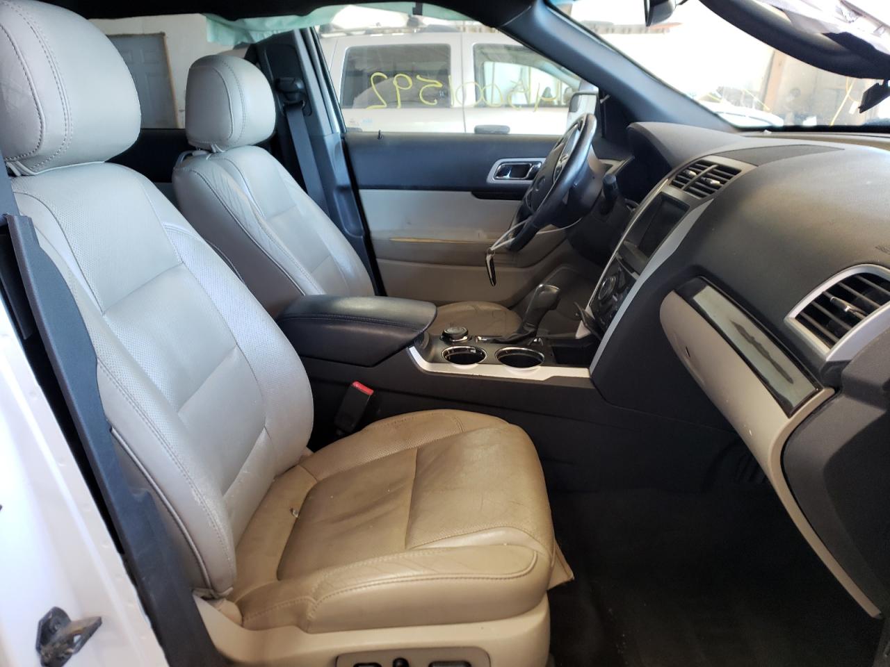 Photo 5 from auction – 2013 FORD EXPLORER L with VIN 1FM5K8F8XDGA21037