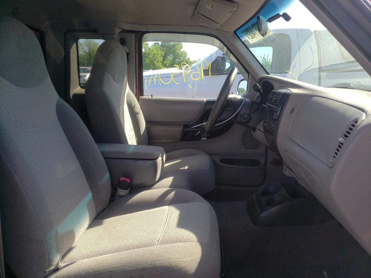 Photo 5 from auction – 1999 MAZDA B4000 CAB with VIN 4F4YR16X4XTM00890