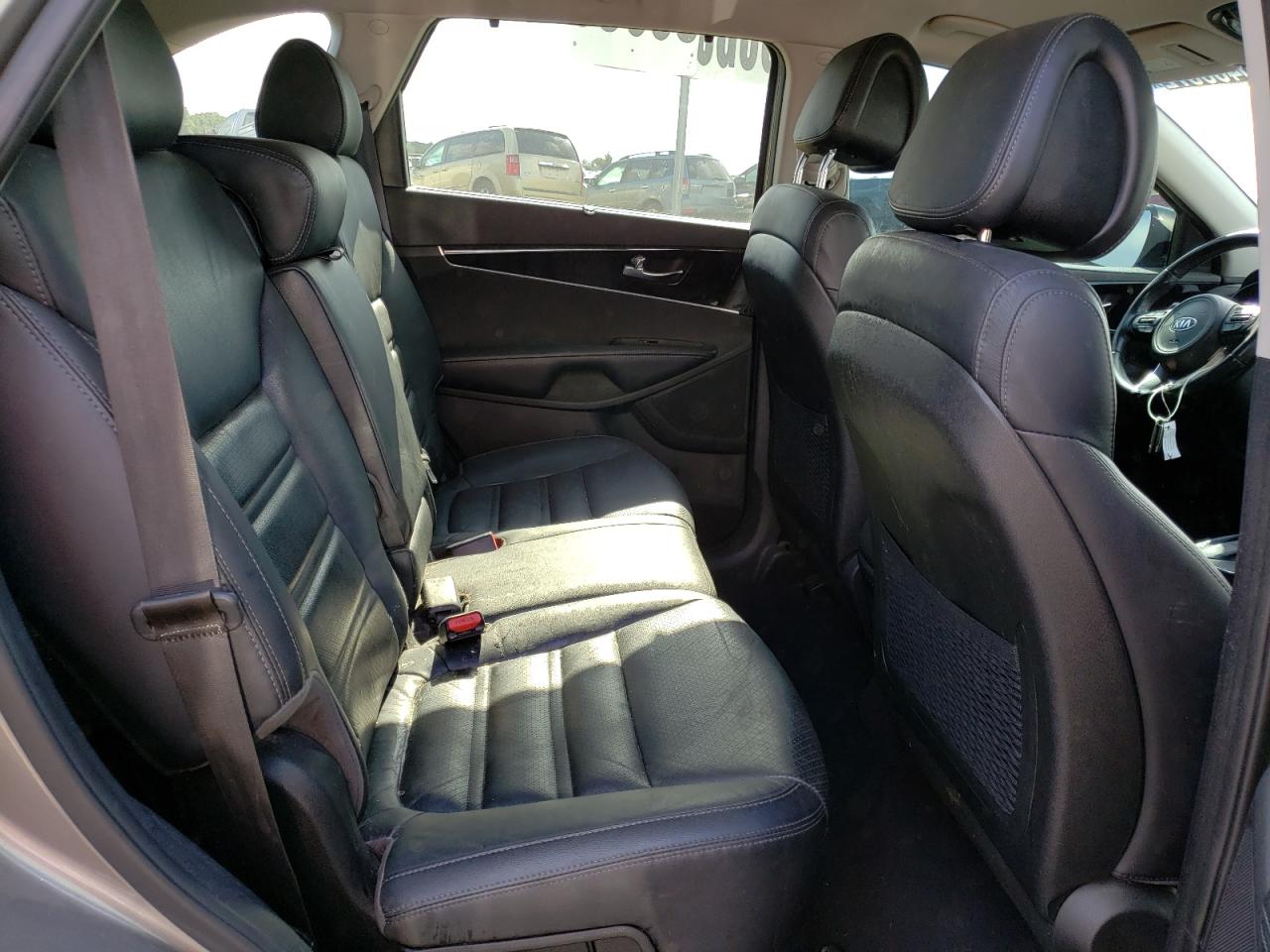 Photo 6 from auction – 2016 KIA SORENTO EX with VIN 5XYPH4A13GG138559