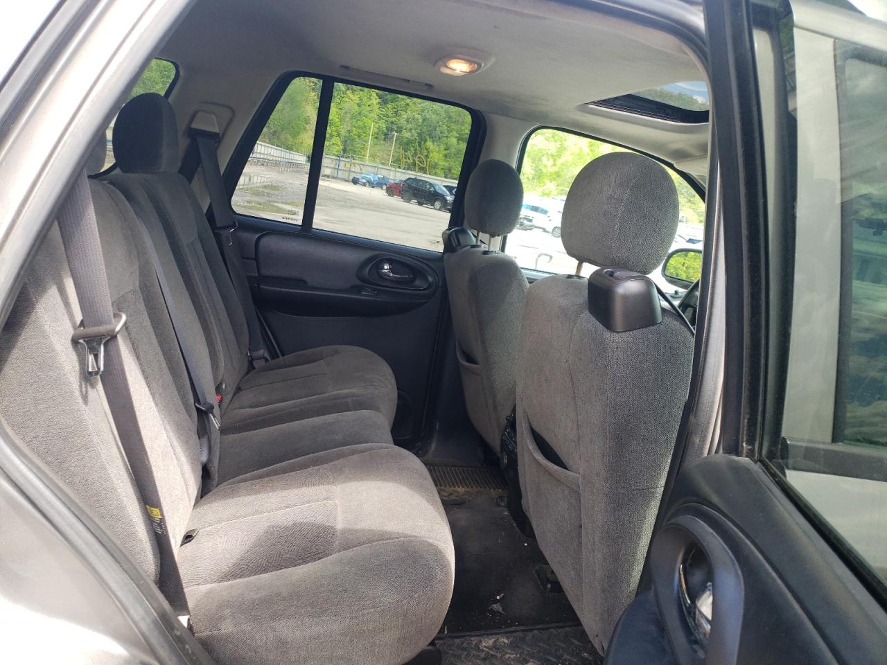 Photo 6 from auction – 2005 CHEVROLET TRAILBLAZE with VIN 1GNDT13S652278979