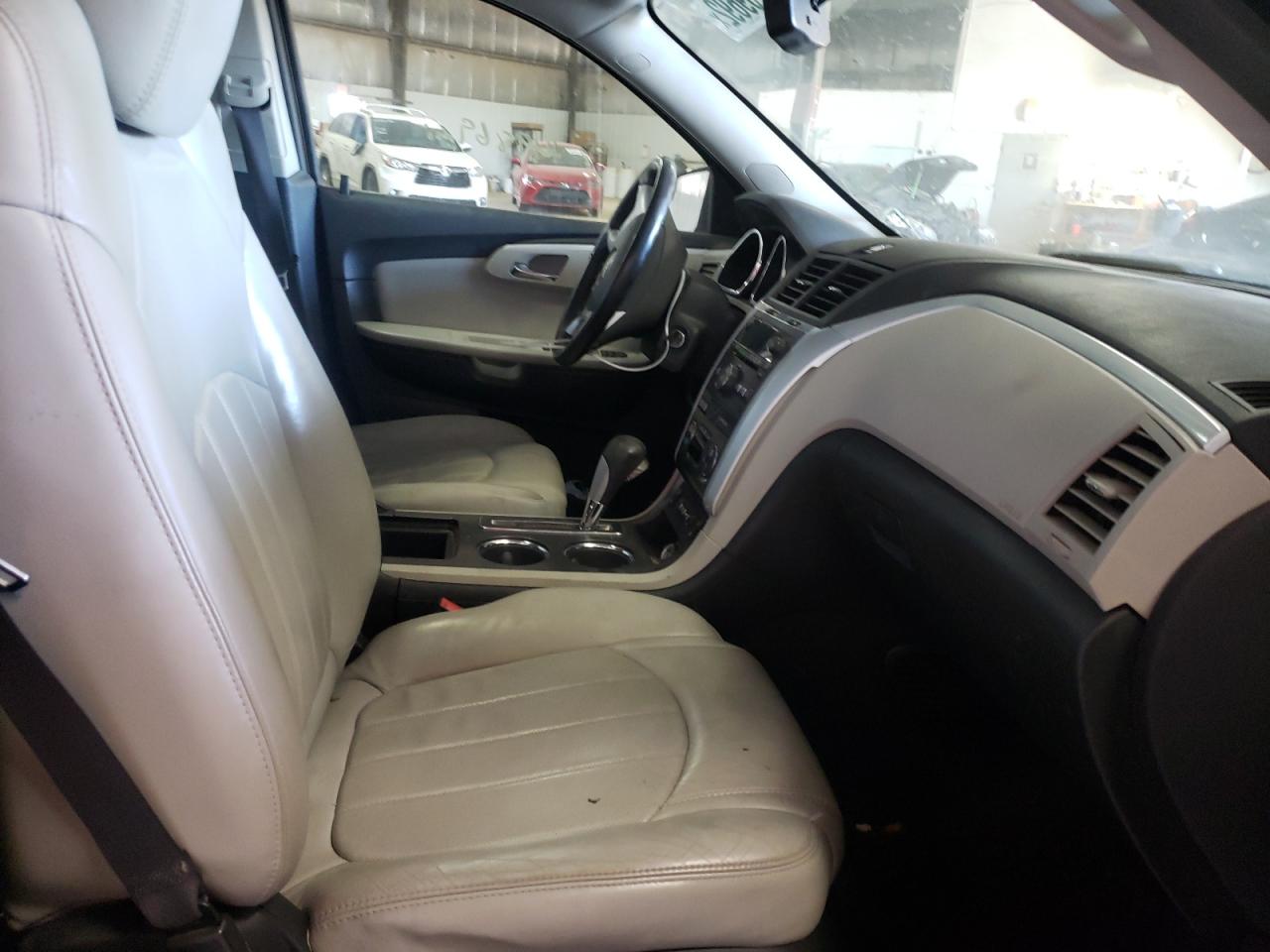 Photo 5 from auction – 2010 CHEVROLET TRAVERSE L with VIN 1GNLVHED0AS115168