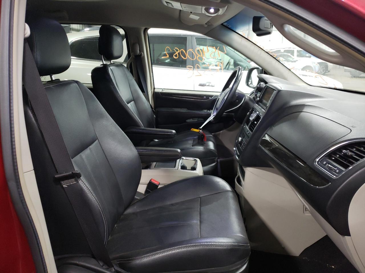 Photo 5 from auction – 2014 CHRYSLER TOWN & COU with VIN 2C4RC1BG8ER206923