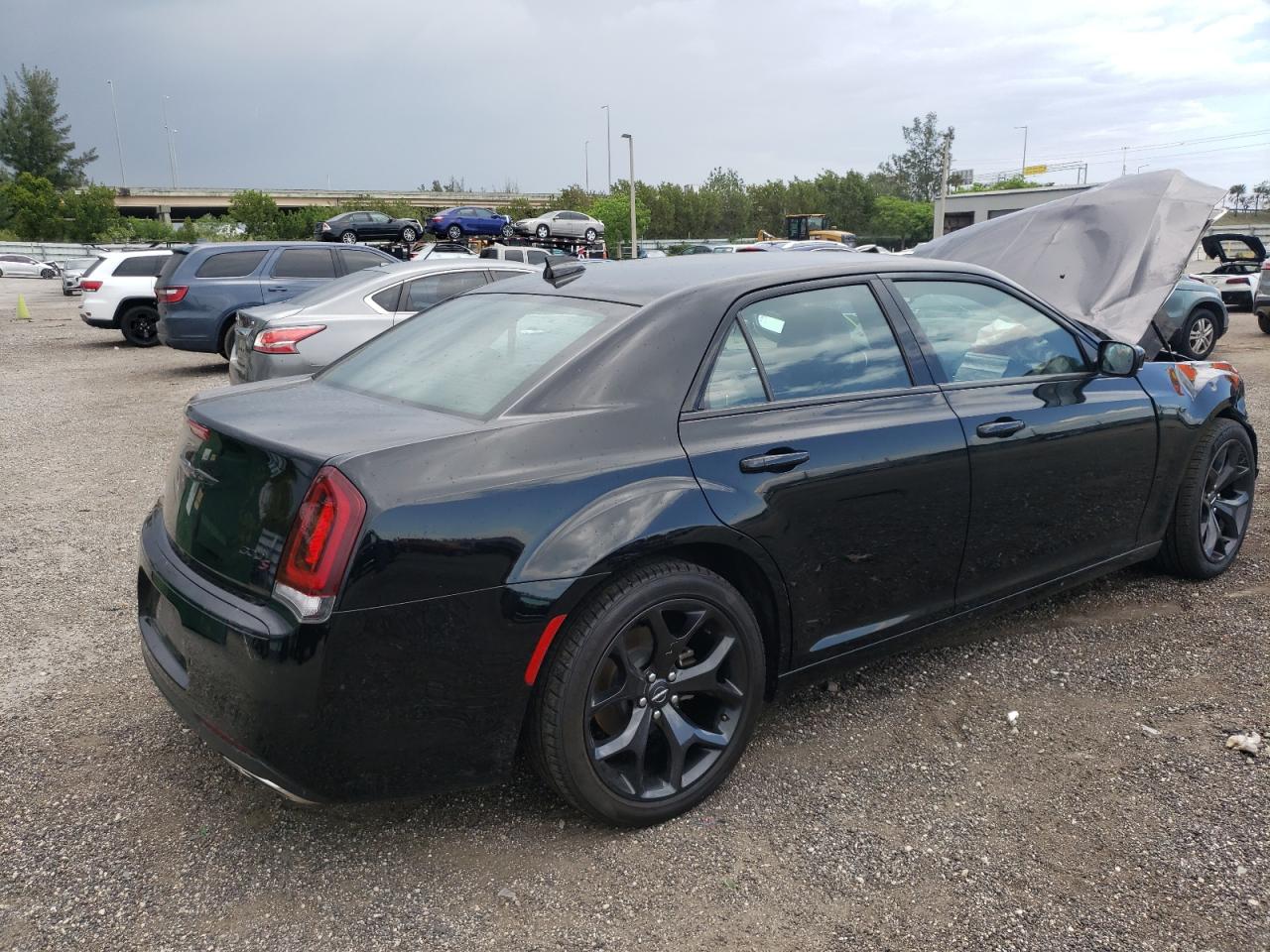 Photo 4 from auction – 2021 CHRYSLER 300 S with VIN 2C3CCABG0MH554245