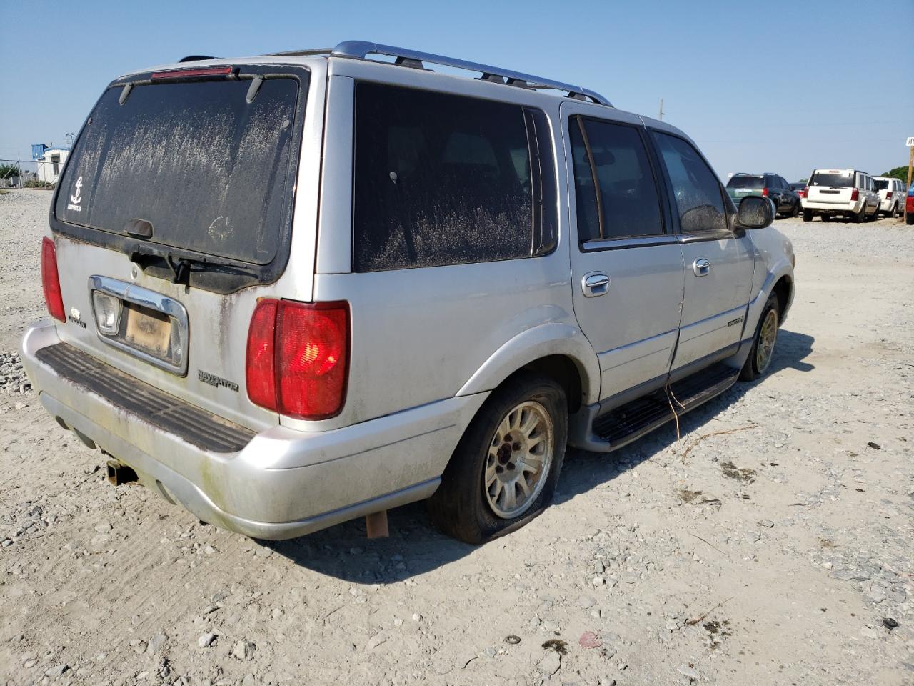 Photo 4 from auction – 2000 LINCOLN NAVIGATOR with VIN 5LMEU27A5YLJ39046