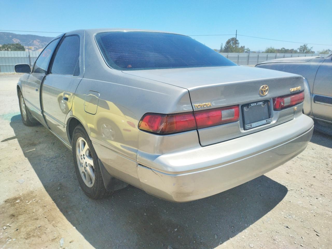 Photo 3 from auction – 1998 TOYOTA CAMRY LE with VIN JT2BF28K1W0114518