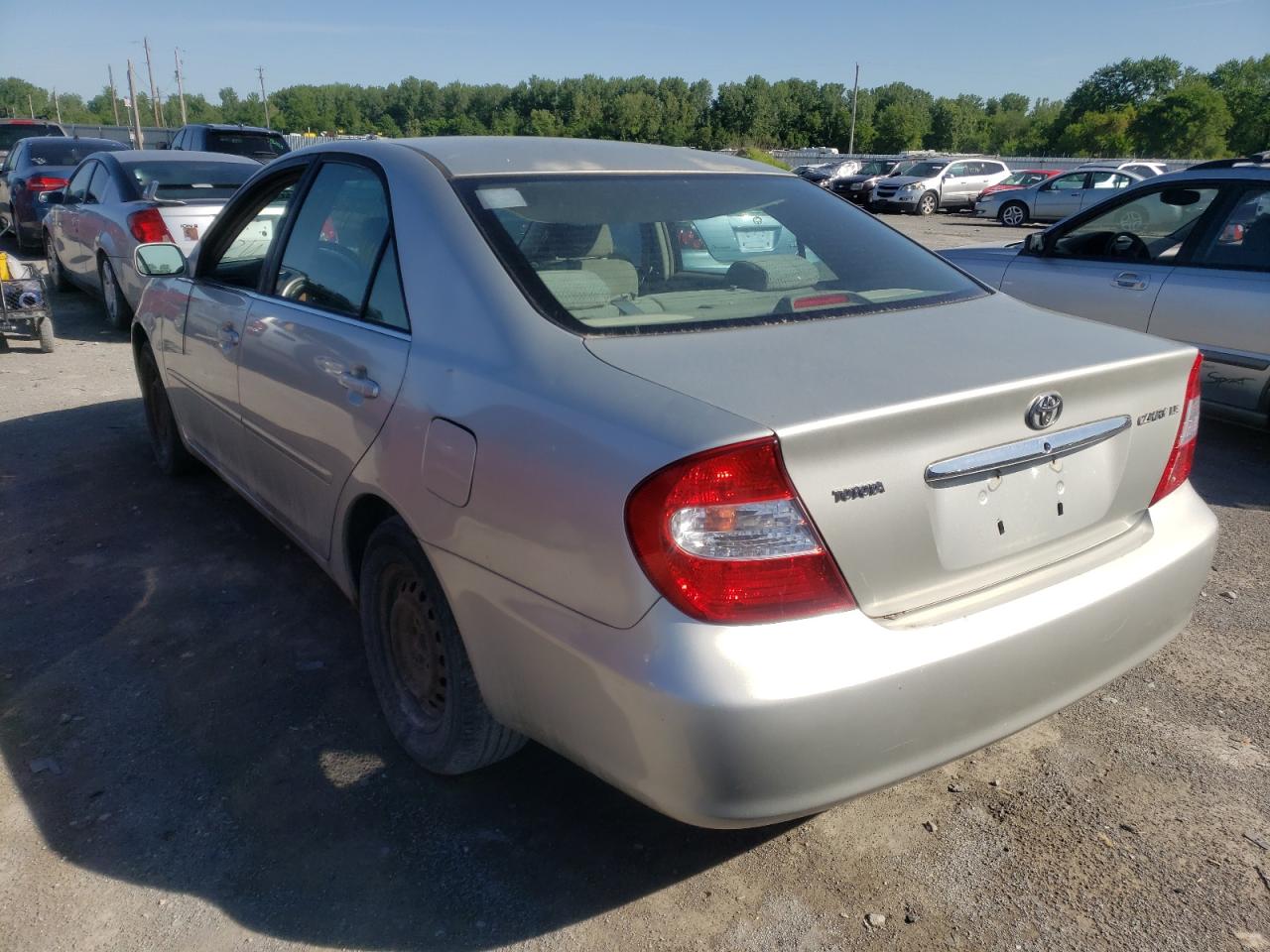 Photo 3 from auction – 2002 TOYOTA CAMRY LE with VIN JTDBE32K320111252