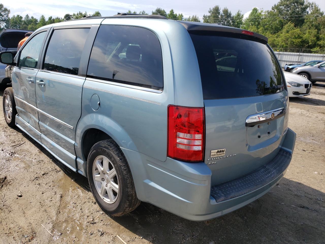 Photo 3 from auction – 2010 CHRYSLER TOWN & COU with VIN 2A4RR8DX6AR361432