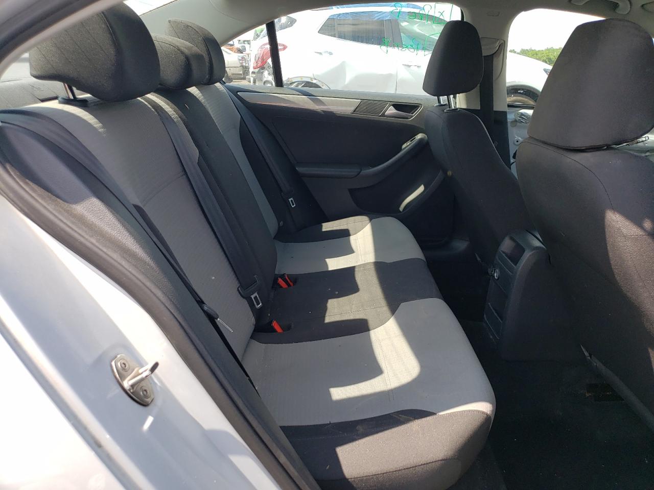 Photo 6 from auction – 2017 VOLKSWAGEN JETTA S with VIN 3VW2B7AJ4HM373115