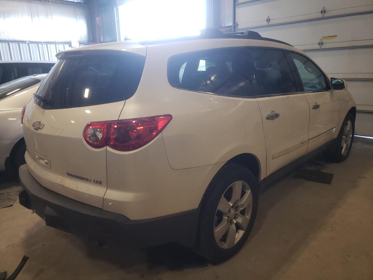 Photo 4 from auction – 2012 CHEVROLET TRAVERSE L with VIN 1GNKVLED6CJ349337