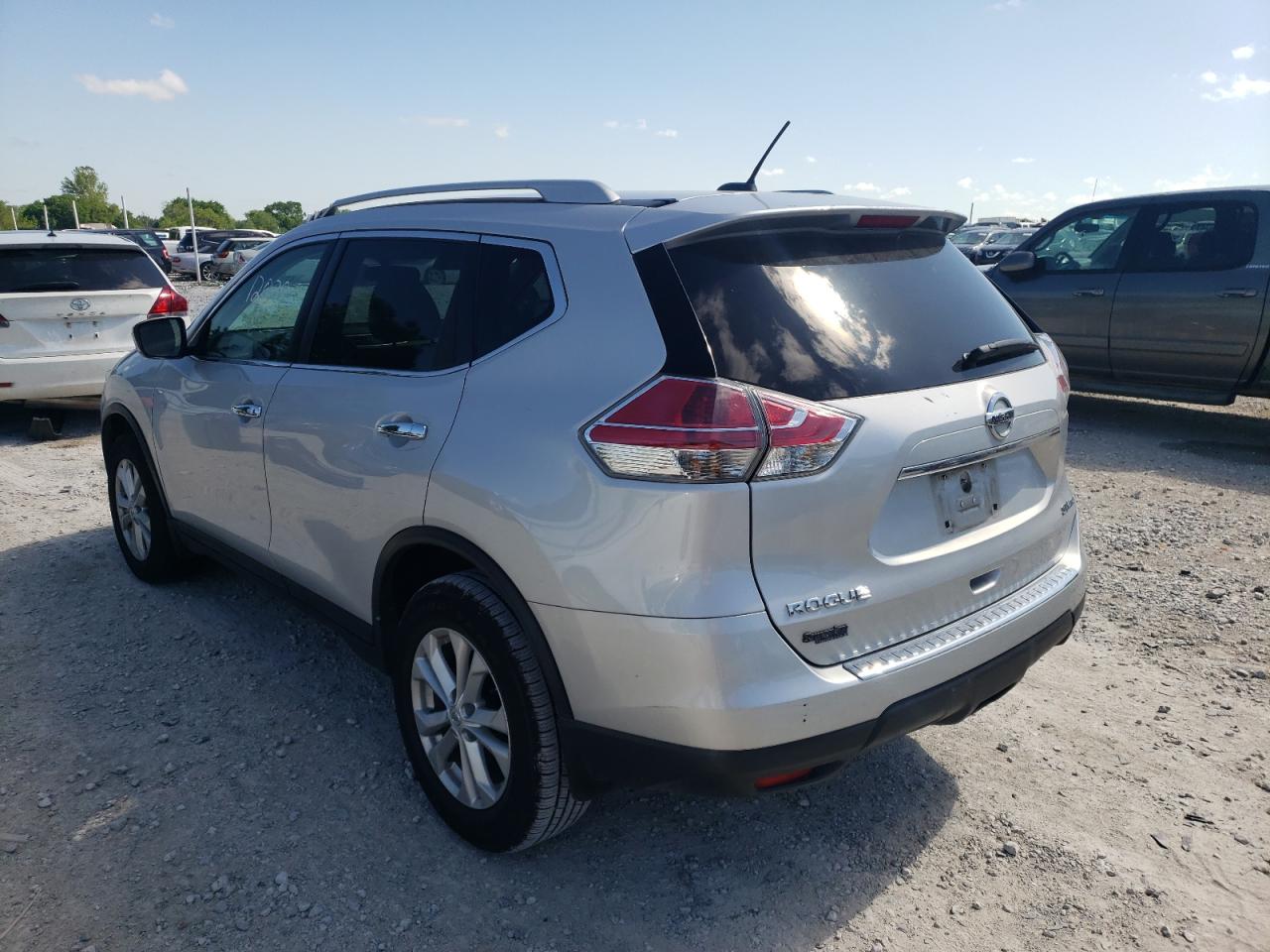 Photo 3 from auction – 2015 NISSAN ROGUE S with VIN 5N1AT2MV5FC875378