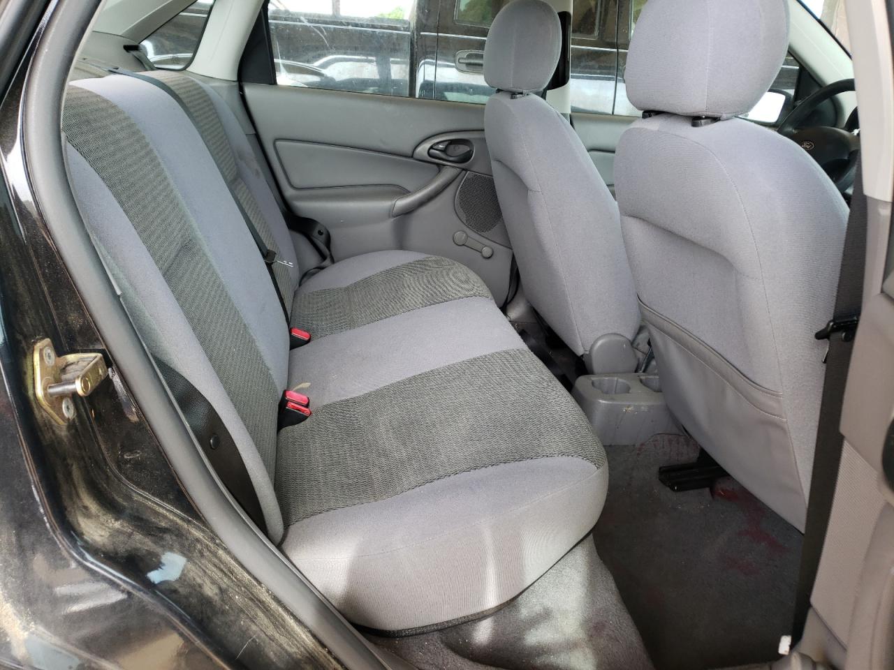 Photo 6 from auction – 2004 FORD FOCUS LX with VIN 1FAFP33P54W129375