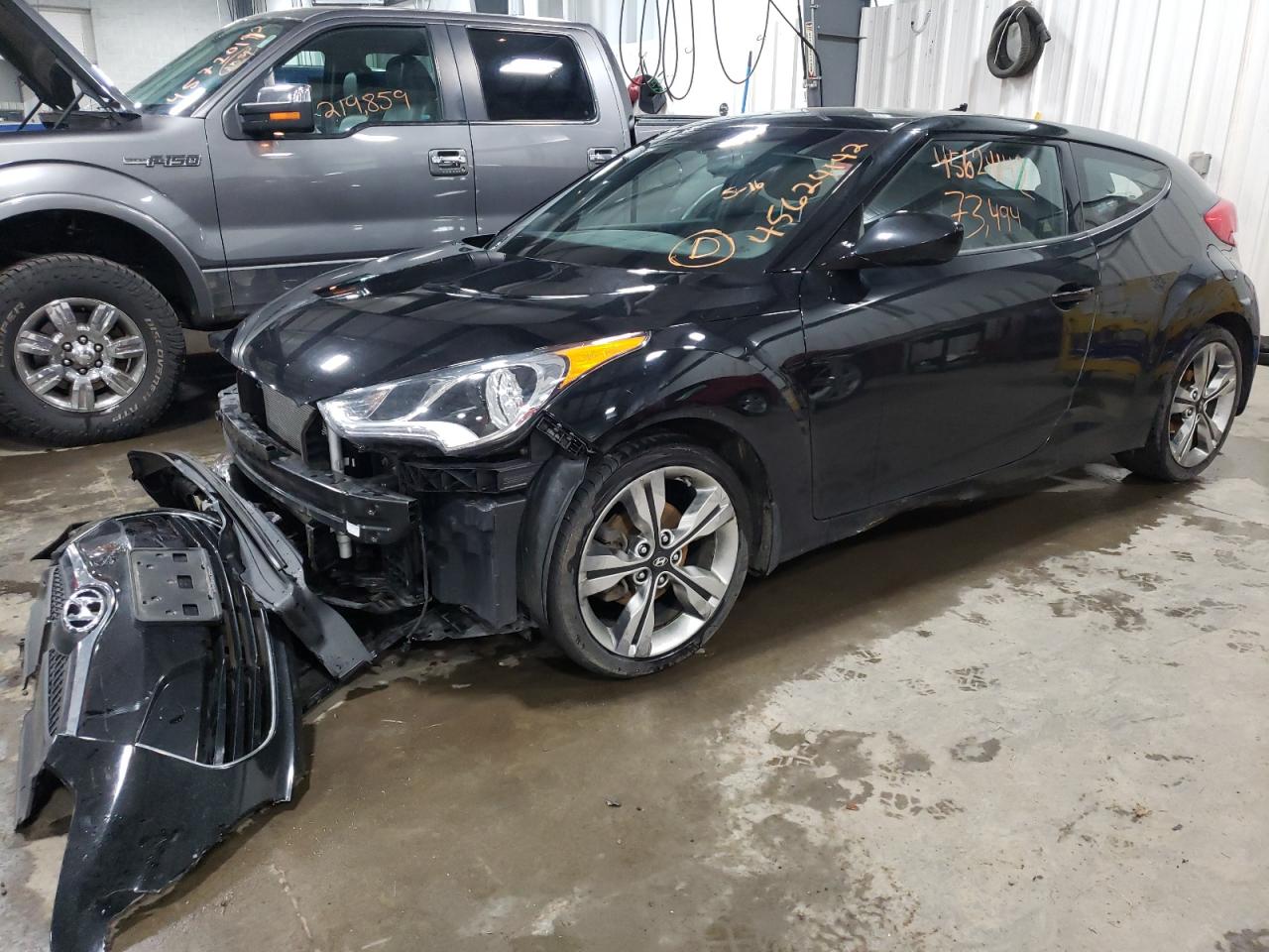 Photo 2 from auction – 2017 HYUNDAI VELOSTER with VIN KMHTC6AD1HU317861