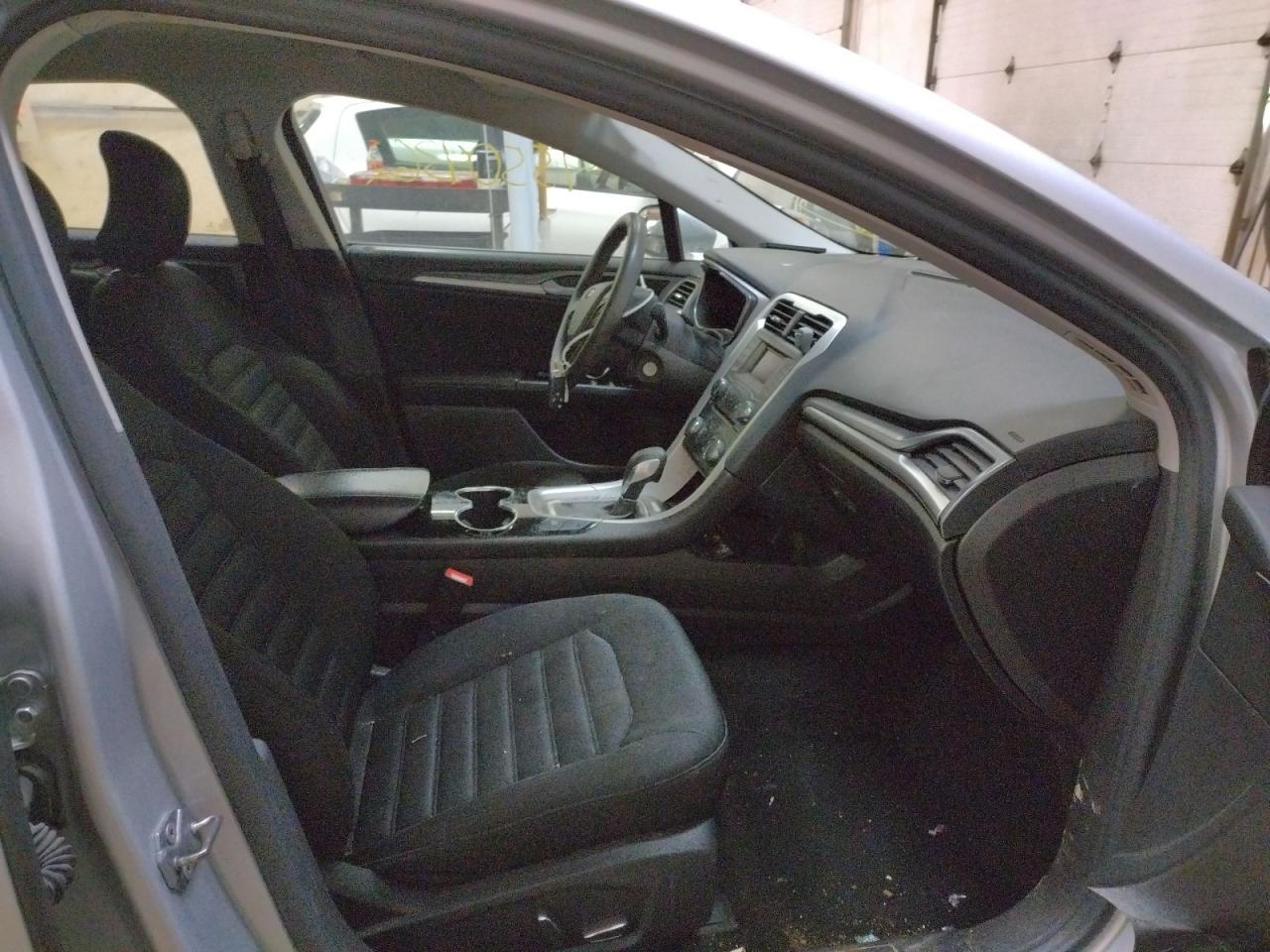 Photo 5 from auction – 2016 FORD FUSION SE with VIN 3FA6P0LU3GR262468
