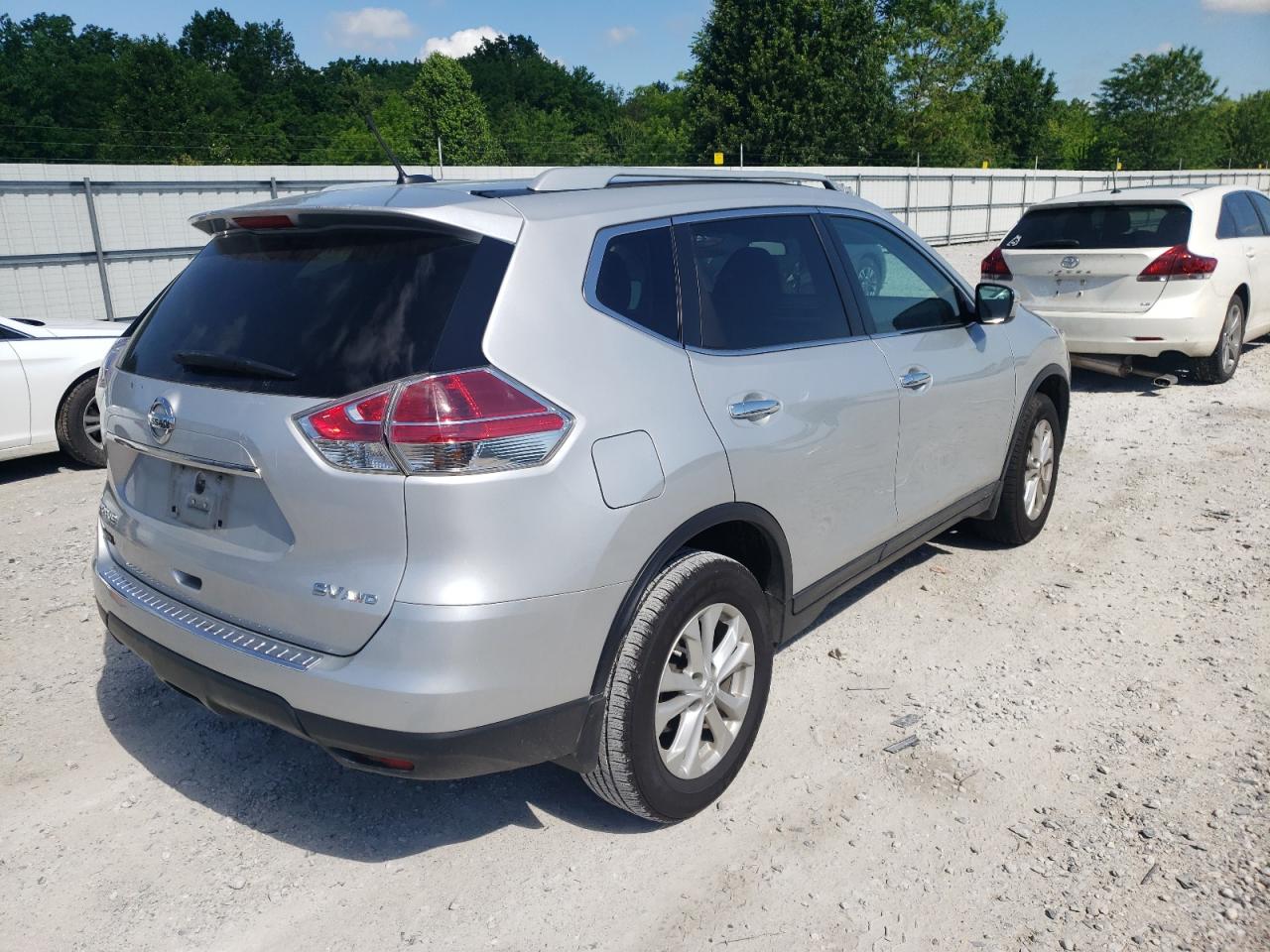 Photo 4 from auction – 2015 NISSAN ROGUE S with VIN 5N1AT2MV5FC875378