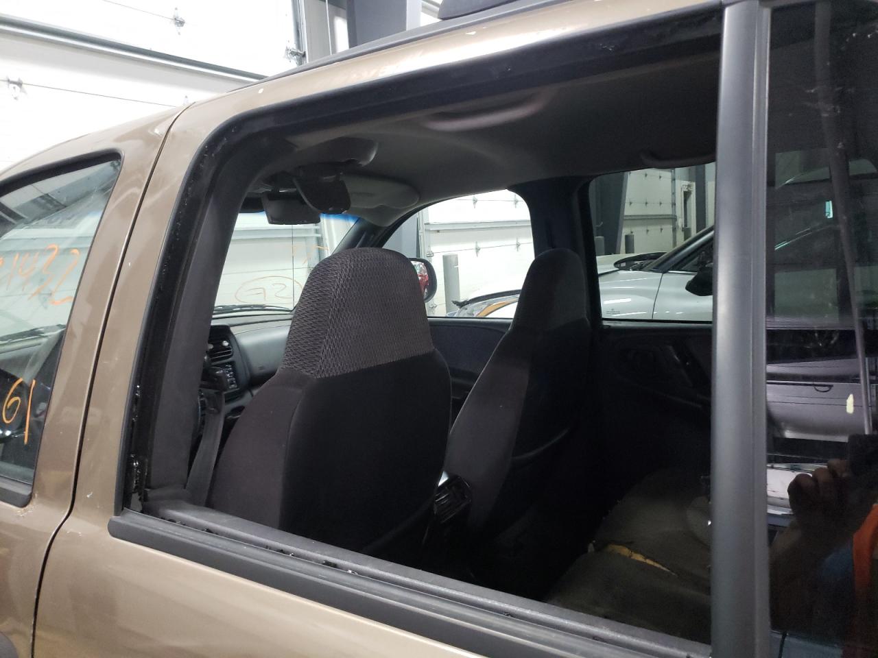 Photo 9 from auction – 2000 DODGE DURANGO with VIN 1B4HS28N4YF137618