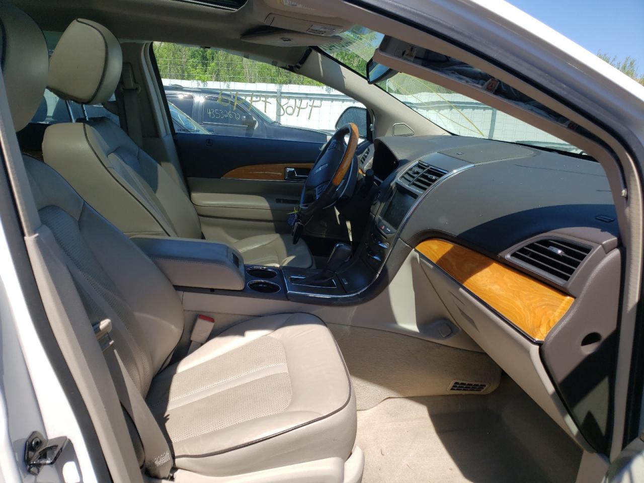 Photo 5 from auction – 2014 LINCOLN MKX with VIN 2LMDJ8JK4EBL16701