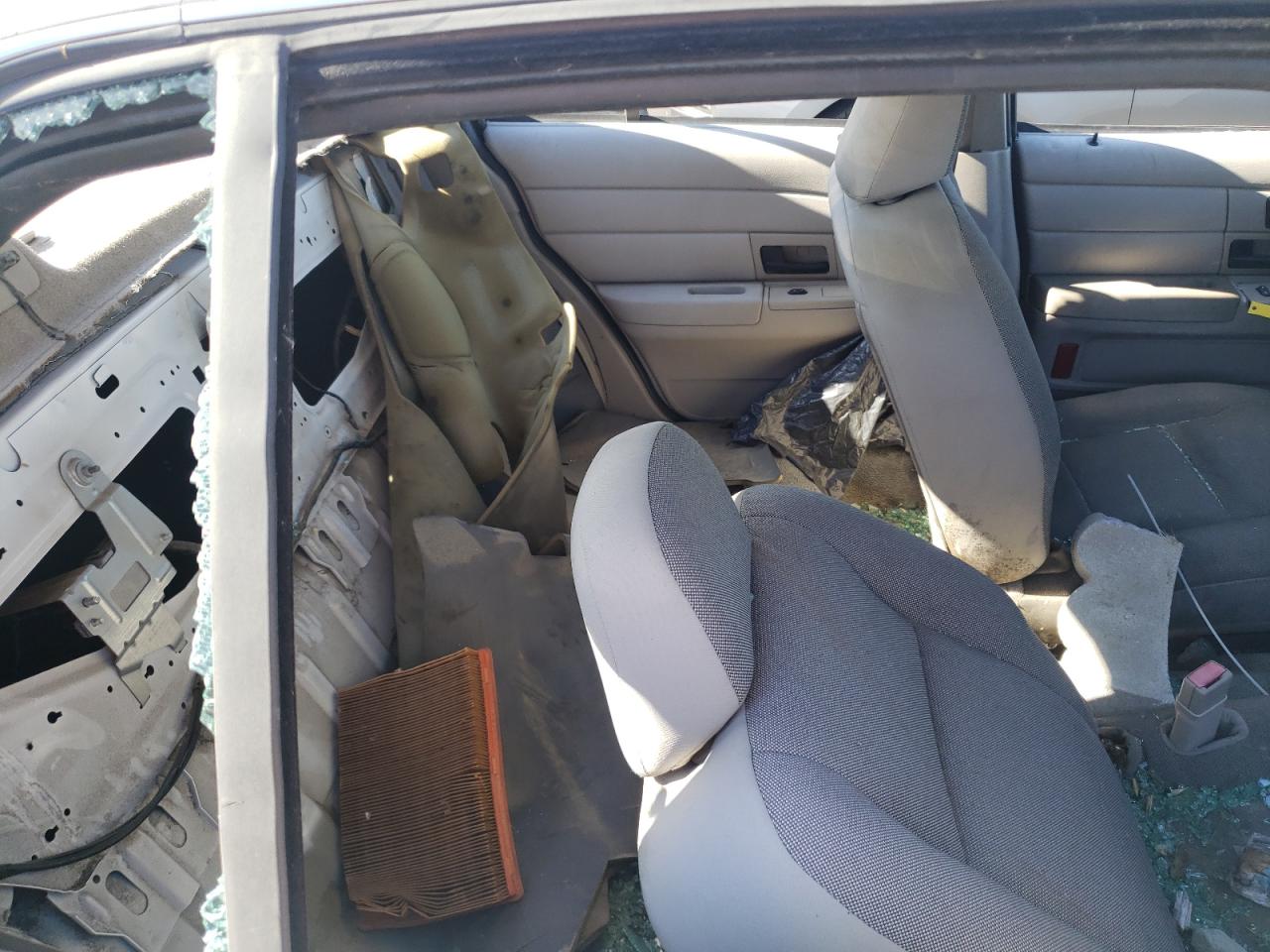 Photo 6 from auction – 2006 FORD CROWN VICT with VIN 2FAFP71W66X121598