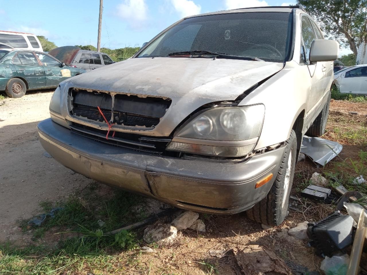 Photo 2 from auction – 2000 LEXUS RX 300 with VIN JT6GF10U5Y0077438