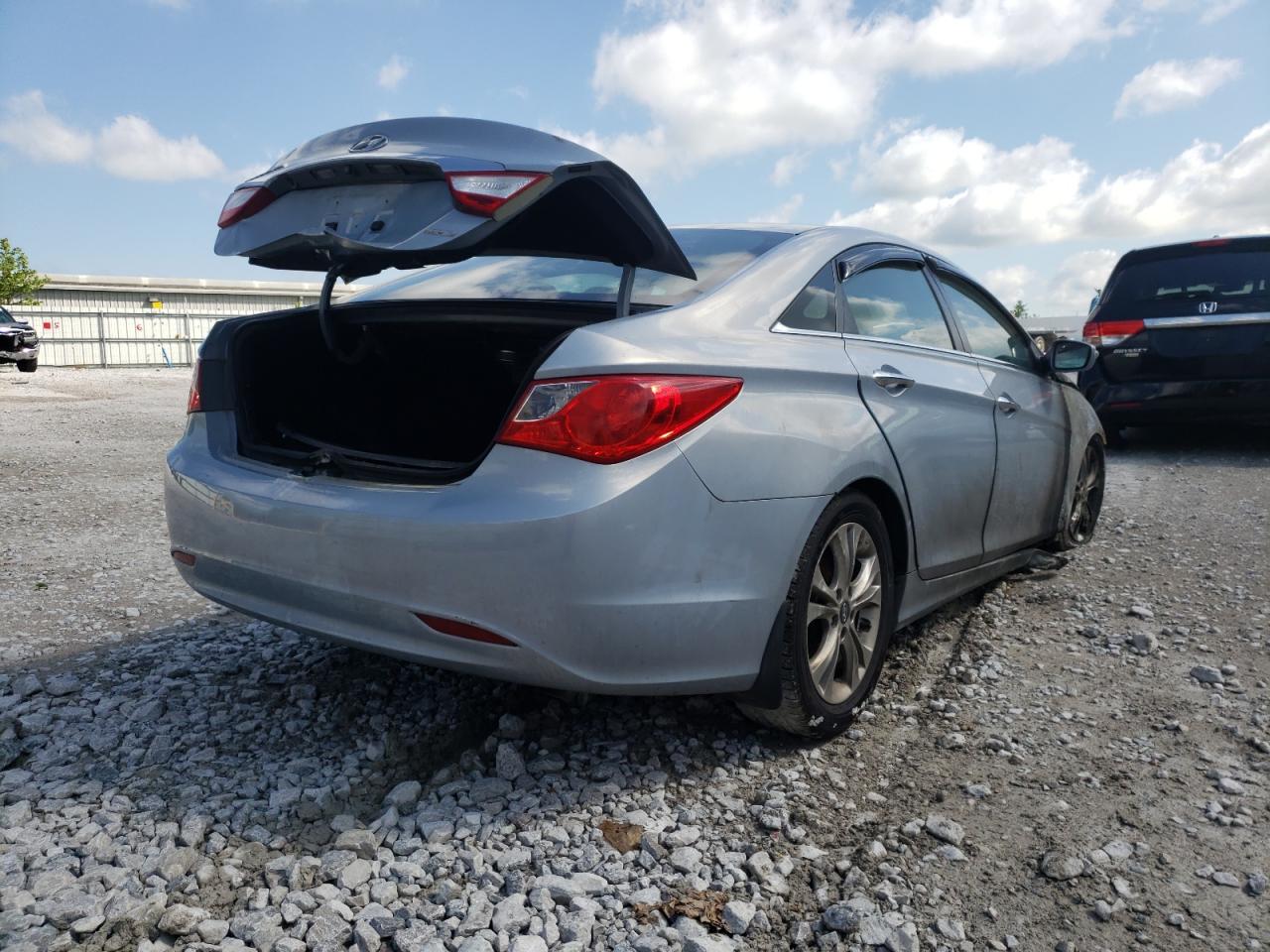Photo 4 from auction – 2011 HYUNDAI SONATA SE with VIN 5NPEC4AC4BH232233