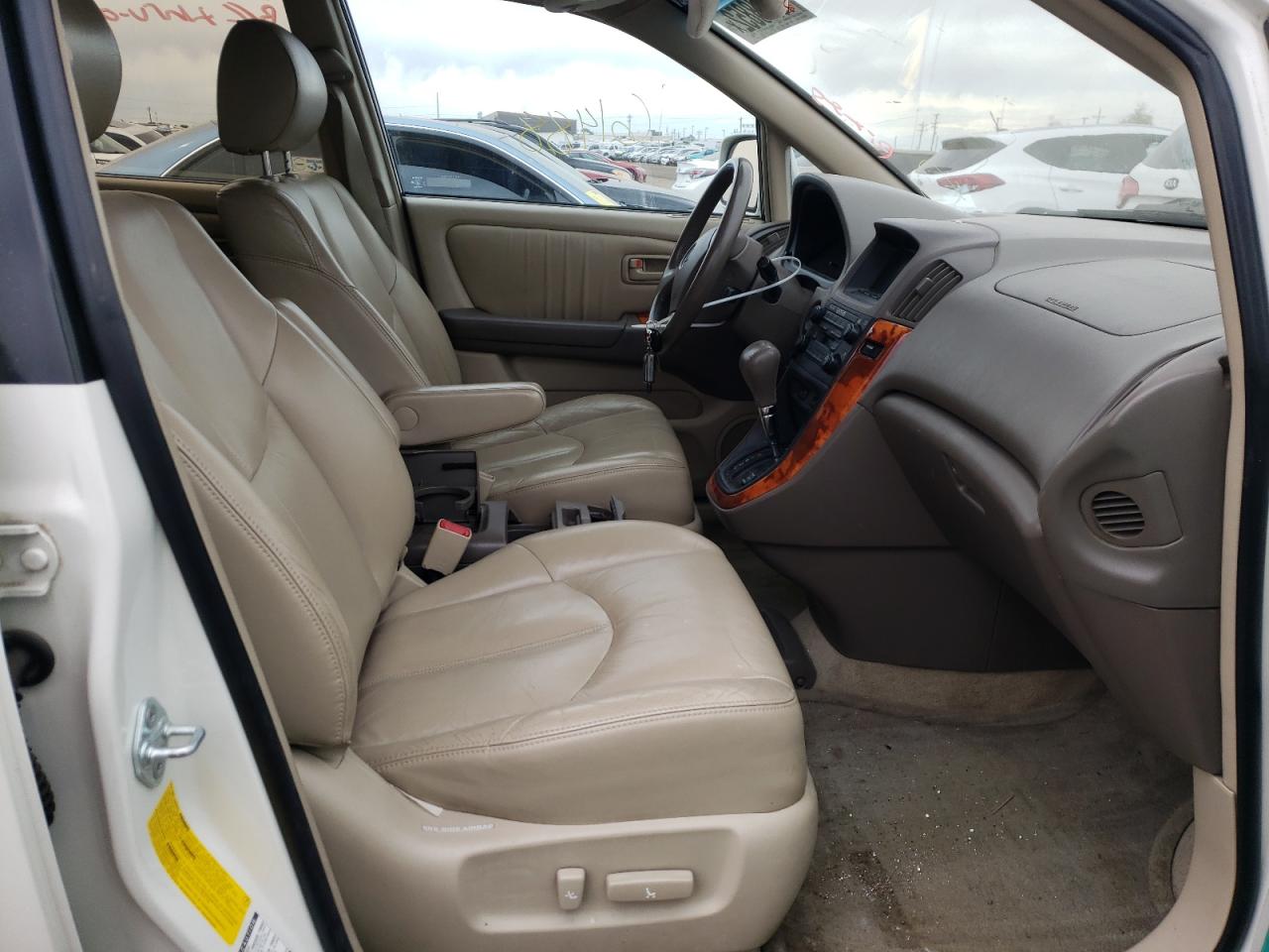 Photo 19 from auction – 2000 LEXUS RX 300 with VIN JT6HF10UXY0117677