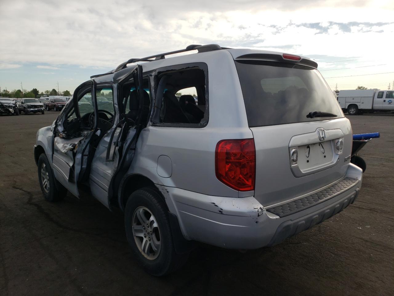Photo 3 from auction – 2004 HONDA PILOT EXL with VIN 2HKYF18504H511935