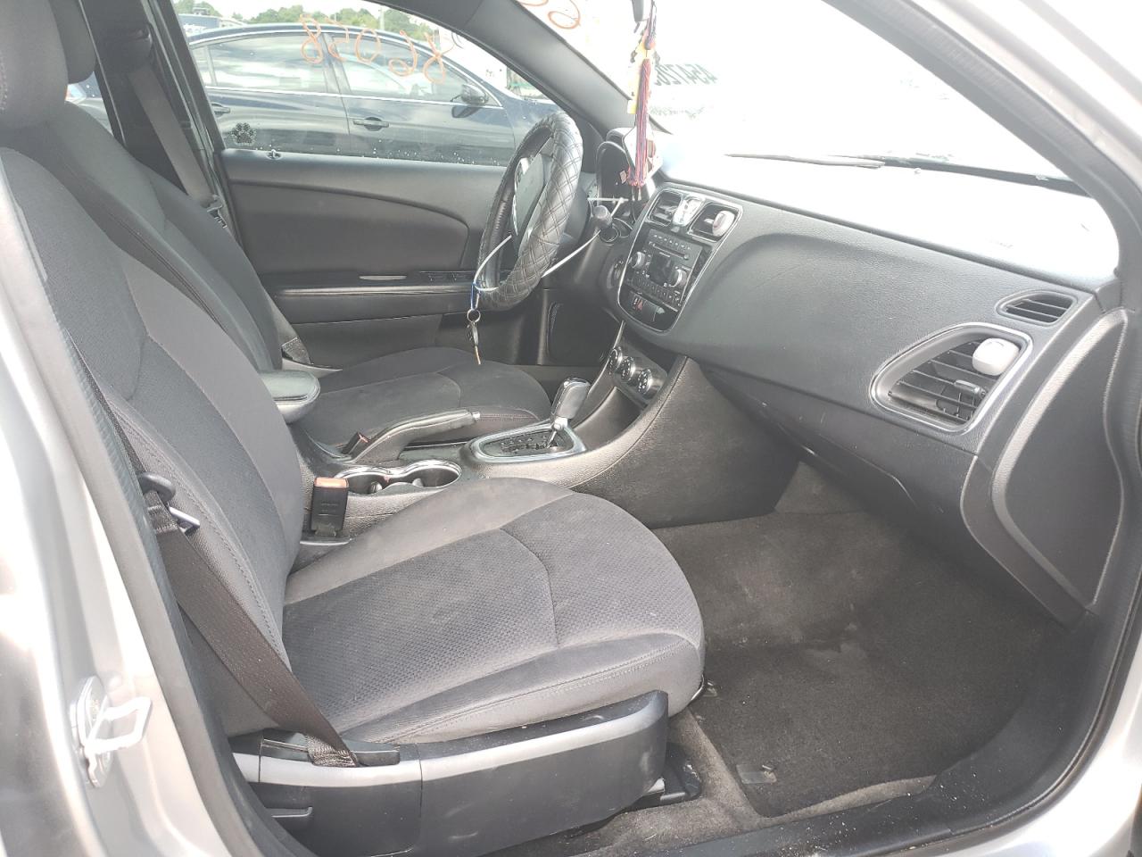 Photo 5 from auction – 2013 CHRYSLER 200 TOURIN with VIN 1C3CCBBB2DN727975