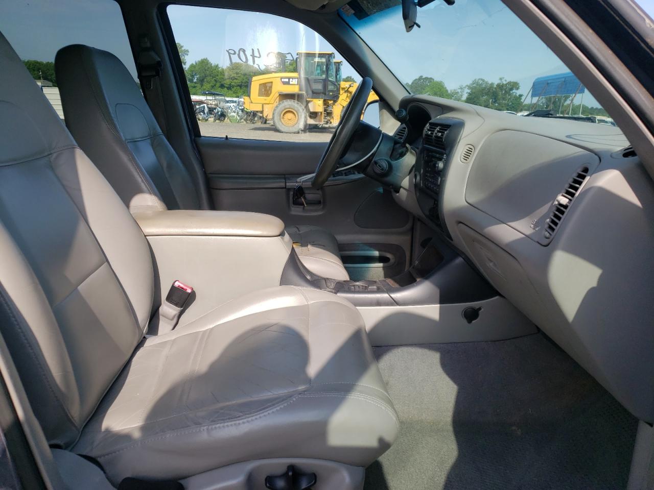 Photo 5 from auction – 2000 FORD EXPLORER X with VIN 1FMZU63P4YZB07577