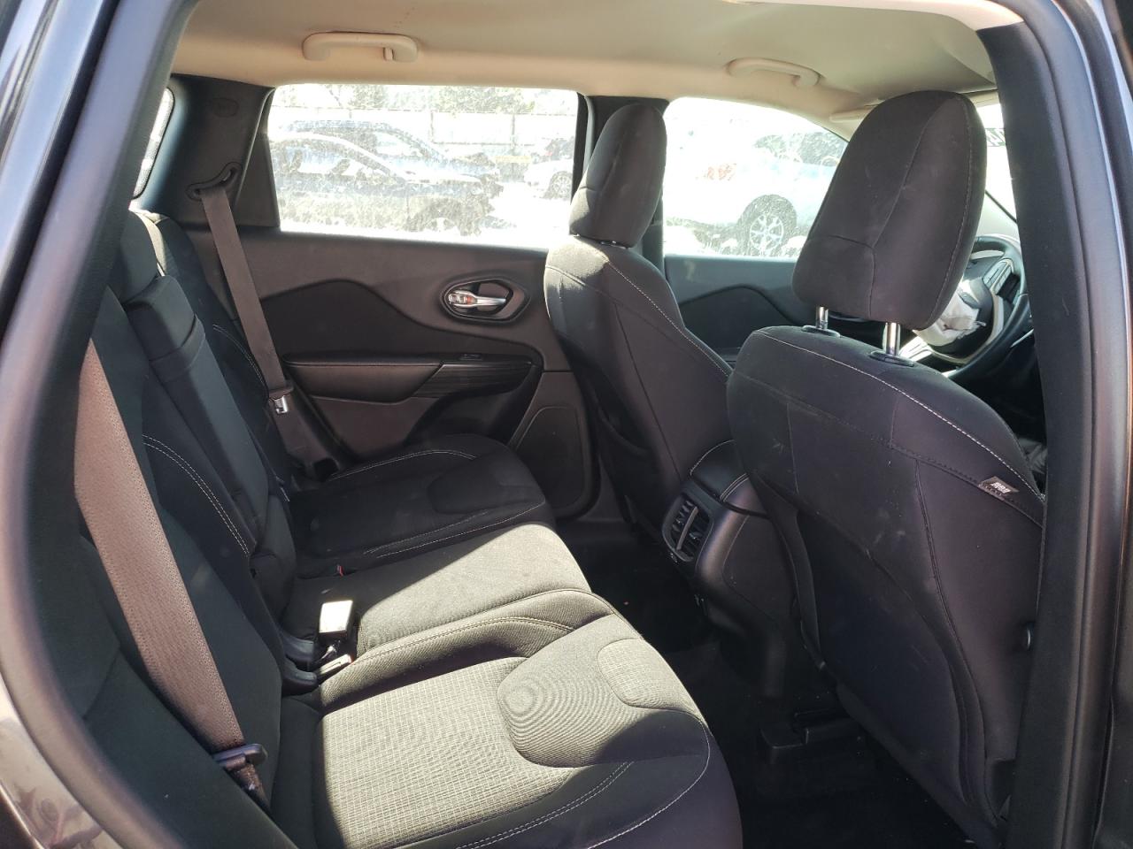 Photo 6 from auction – 2015 JEEP CHEROKEE L with VIN 1C4PJLCS0FW539721