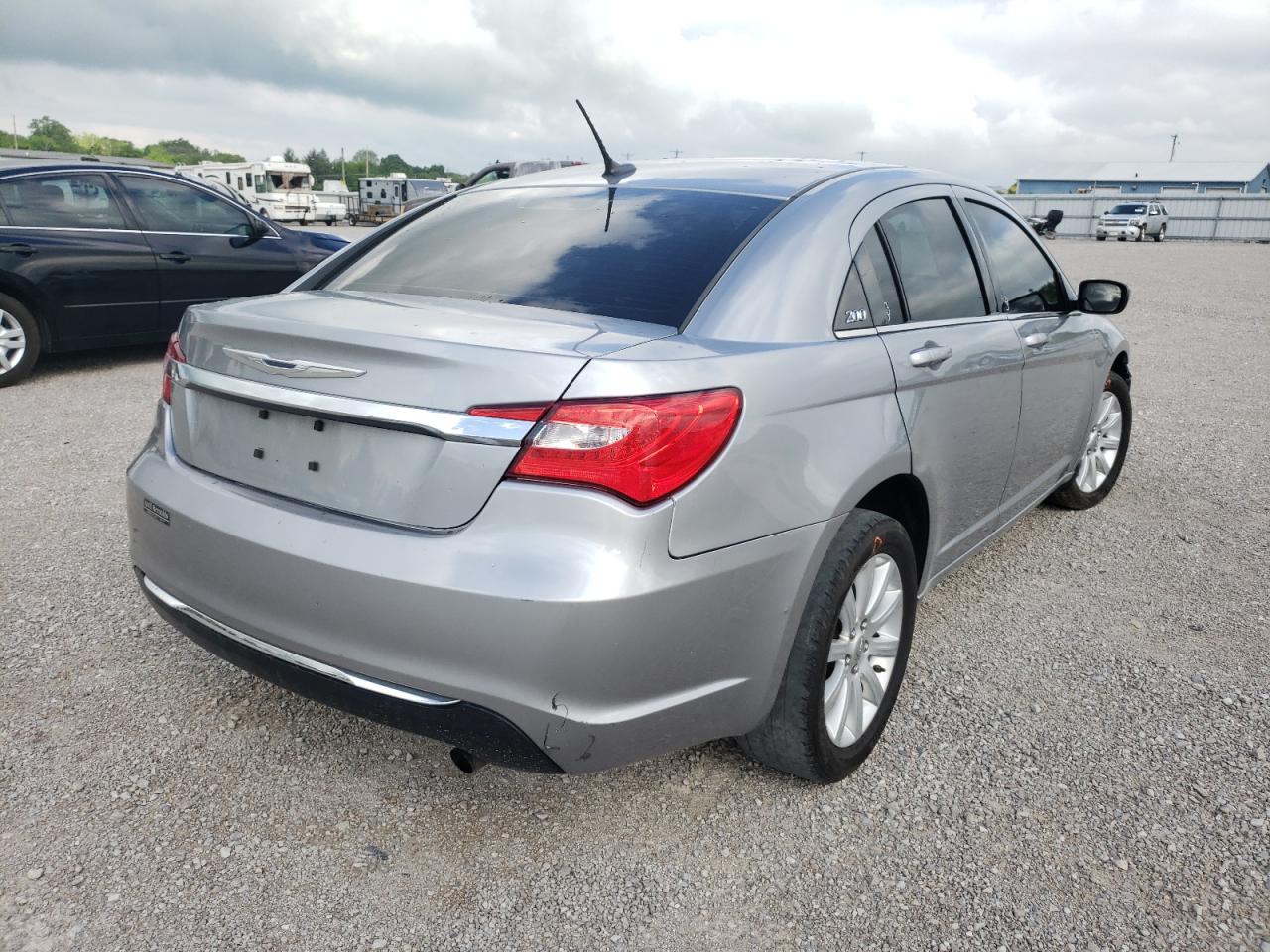Photo 4 from auction – 2013 CHRYSLER 200 TOURIN with VIN 1C3CCBBB2DN727975