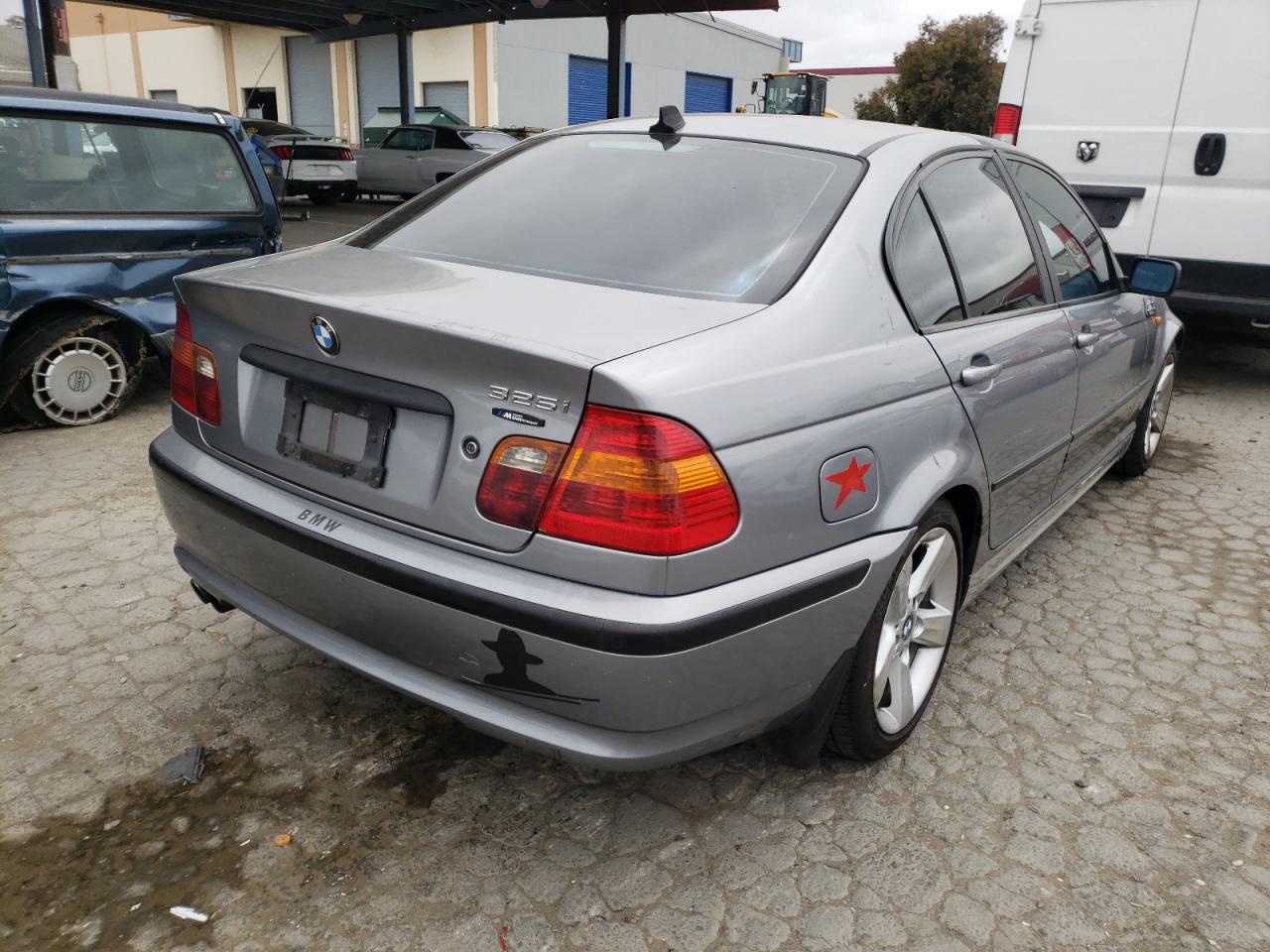 Photo 4 from auction – 2004 BMW 325 IS SUL with VIN WBAAZ334X4KP82504