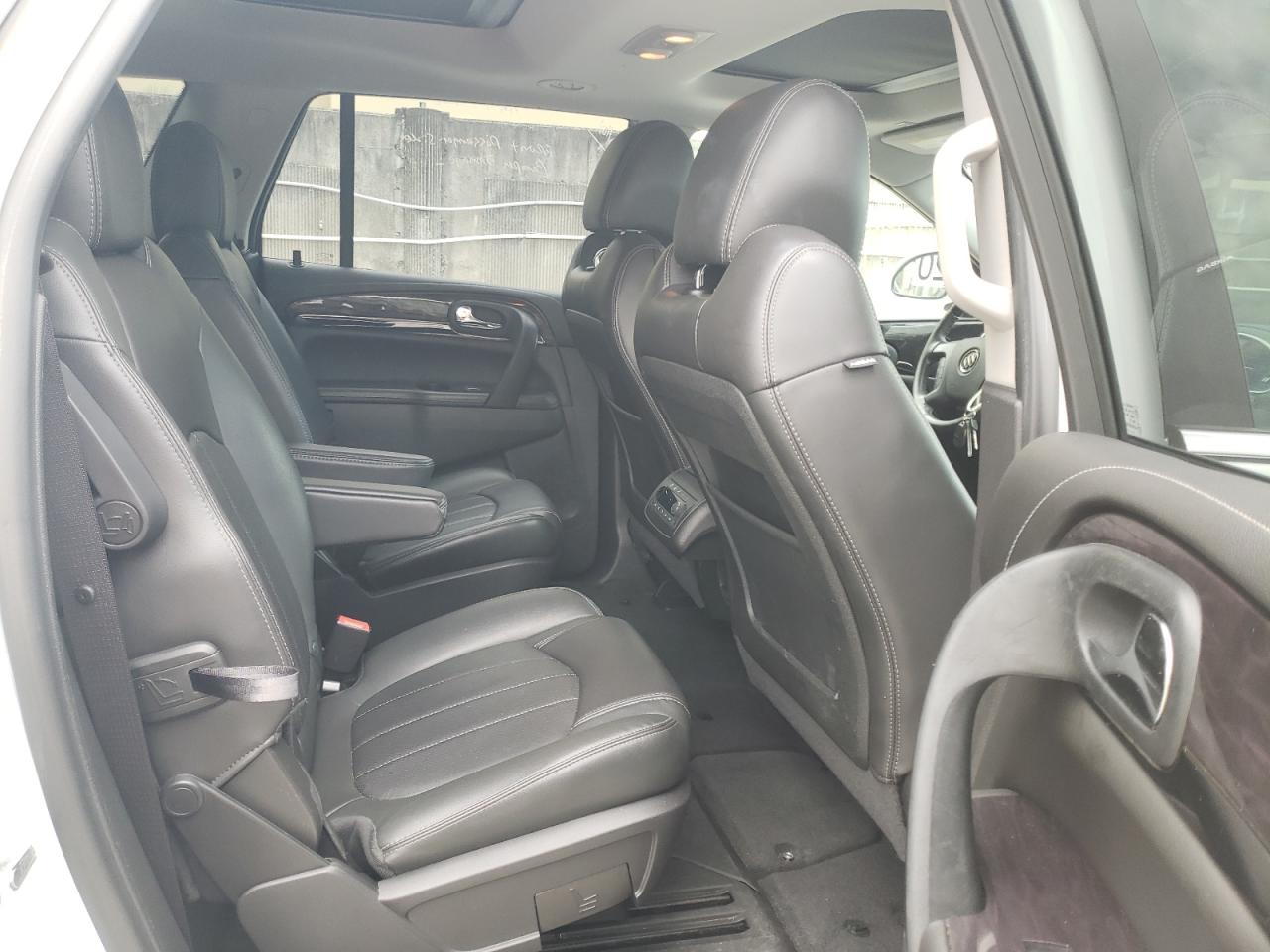 Photo 6 from auction – 2017 BUICK ENCLAVE with VIN 5GAKRCKD3HJ277507