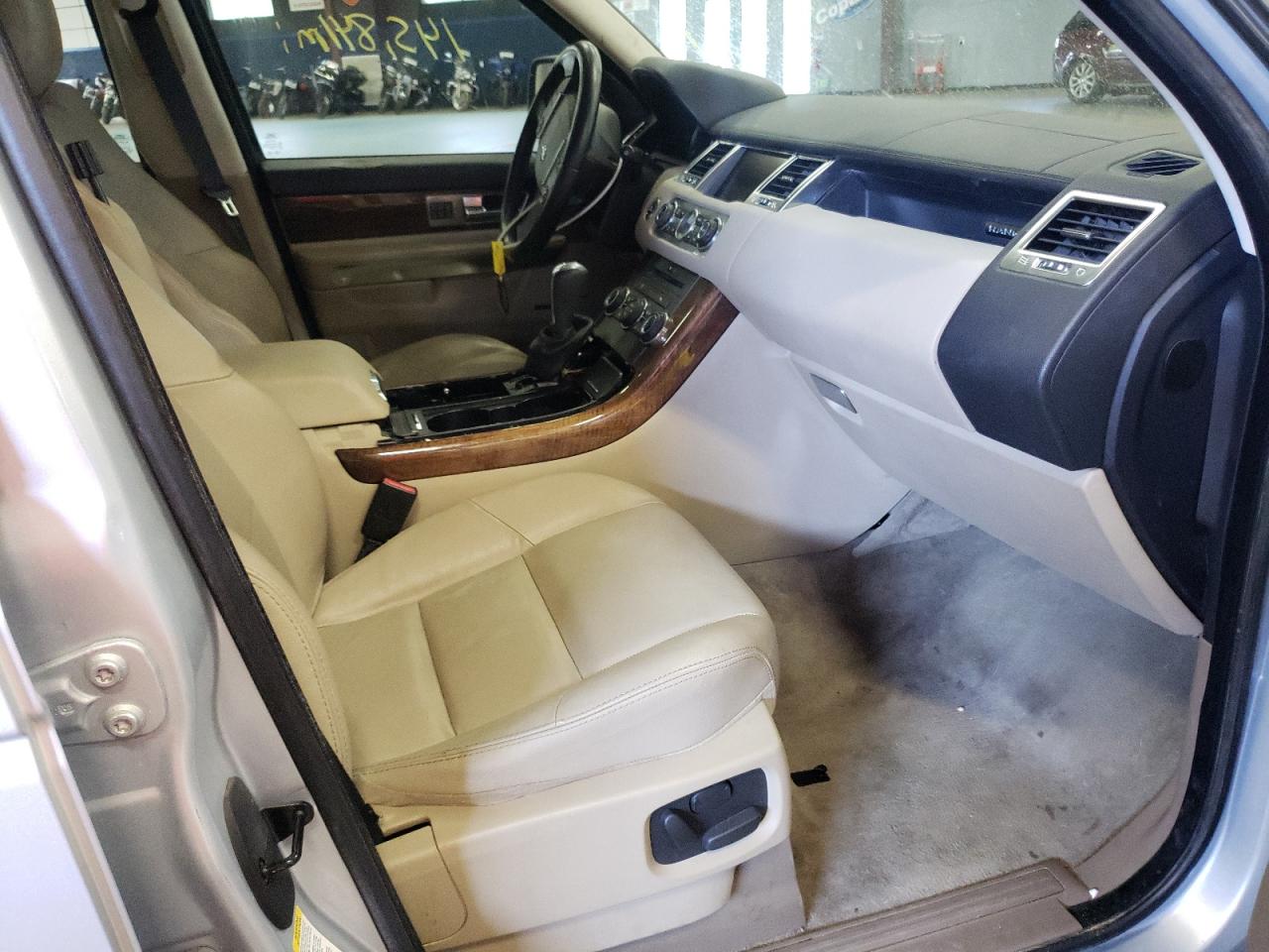 Photo 5 from auction – 2011 LAND ROVER RANGE ROVE with VIN SALSF2D42BA290263