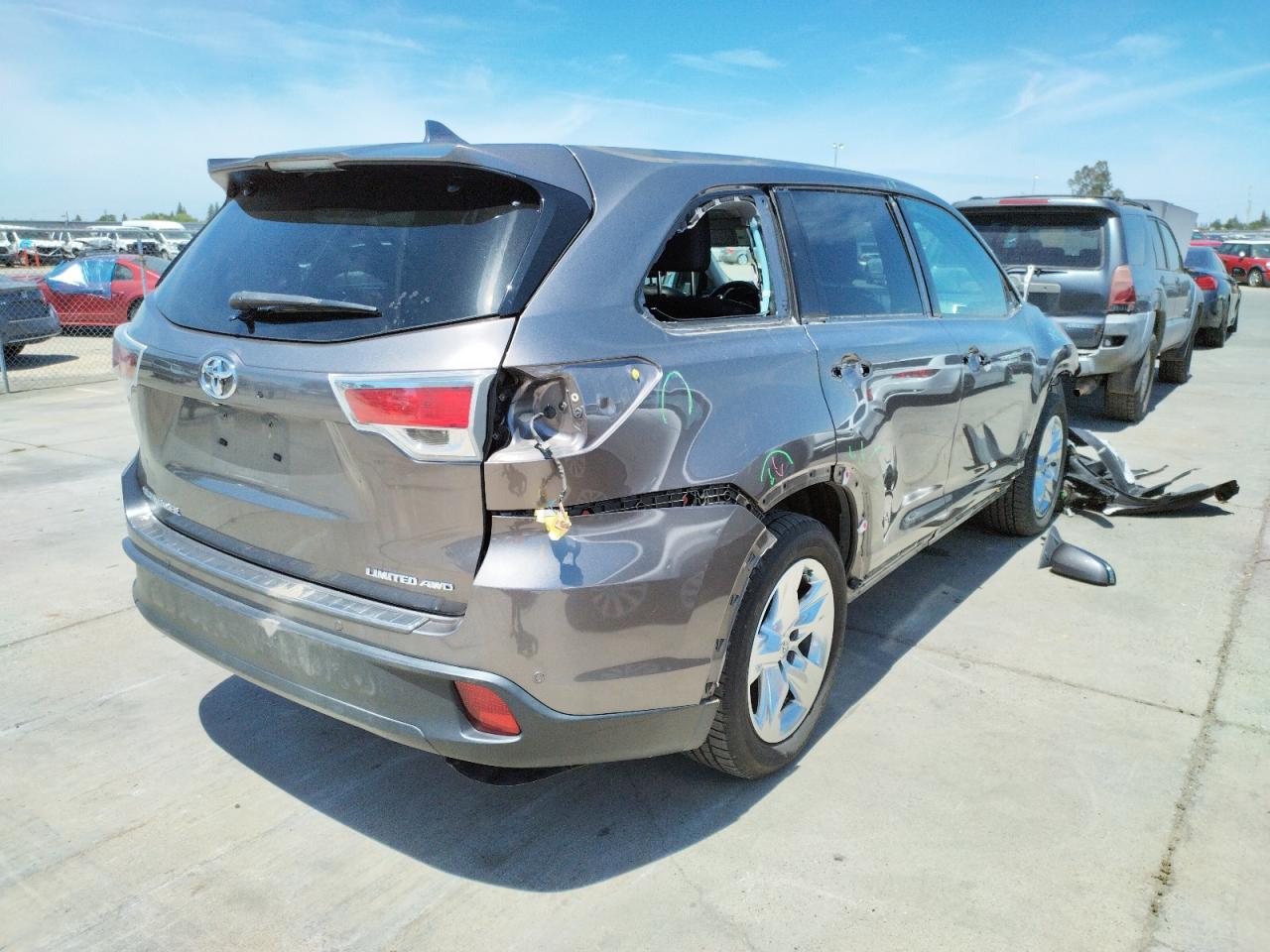 Photo 4 from auction – 2014 TOYOTA HIGHLANDER with VIN 5TDDKRFH8ES037444