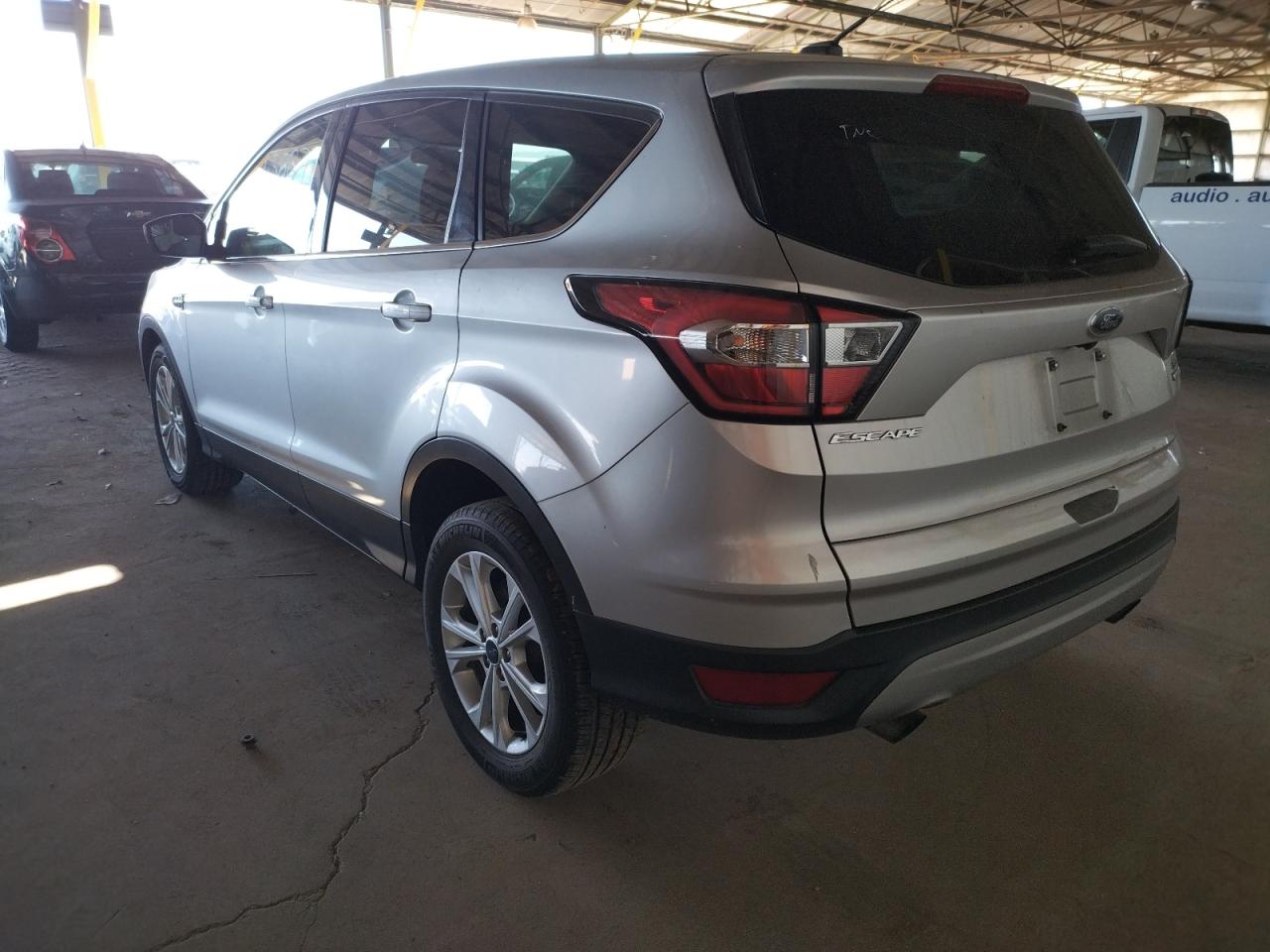 Photo 3 from auction – 2017 FORD ESCAPE SE with VIN 1FMCU0GD8HUC80759