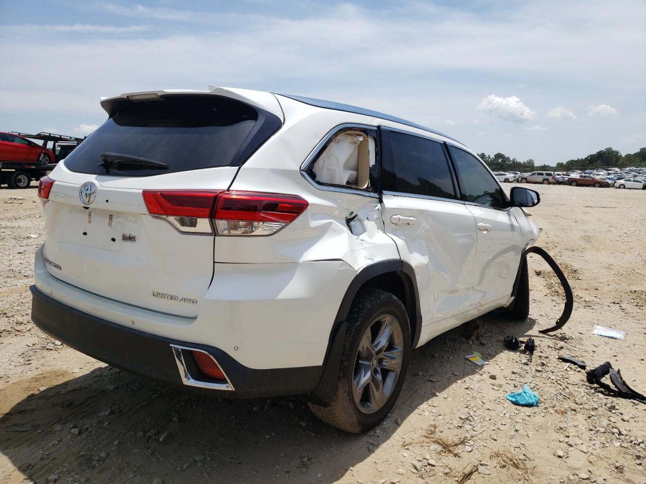 Photo 4 from auction – 2018 TOYOTA HIGHLANDER with VIN 5TDDZRFH9JS881417