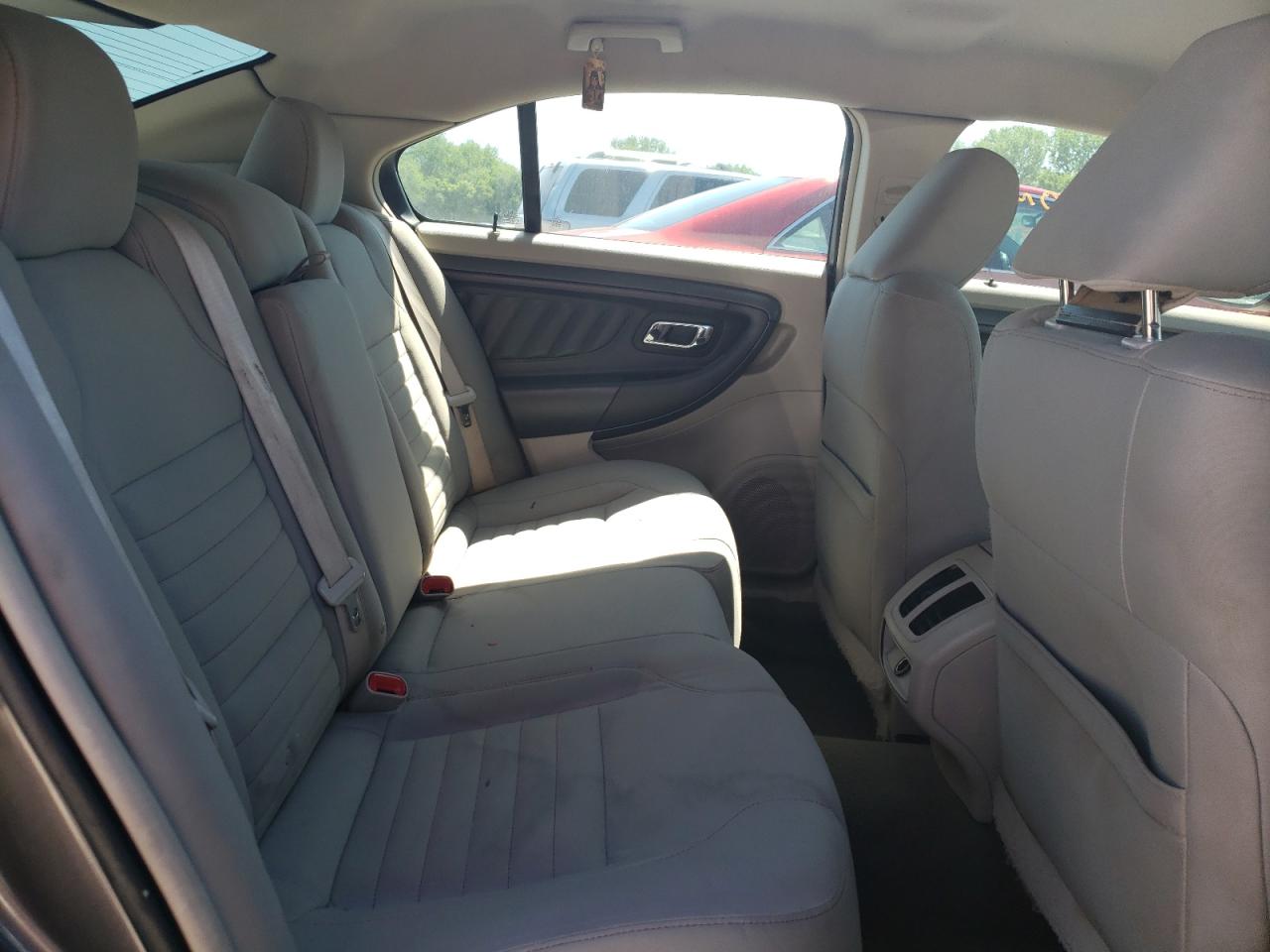 Photo 6 from auction – 2011 FORD TAURUS SE with VIN 1FAHP2DW8BG124123