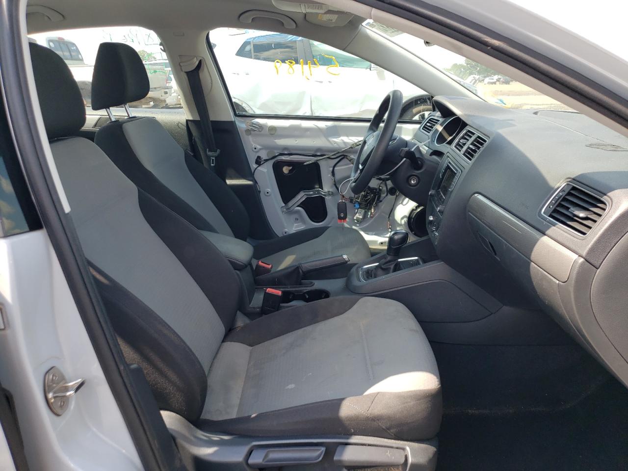 Photo 5 from auction – 2017 VOLKSWAGEN JETTA S with VIN 3VW2B7AJ4HM373115