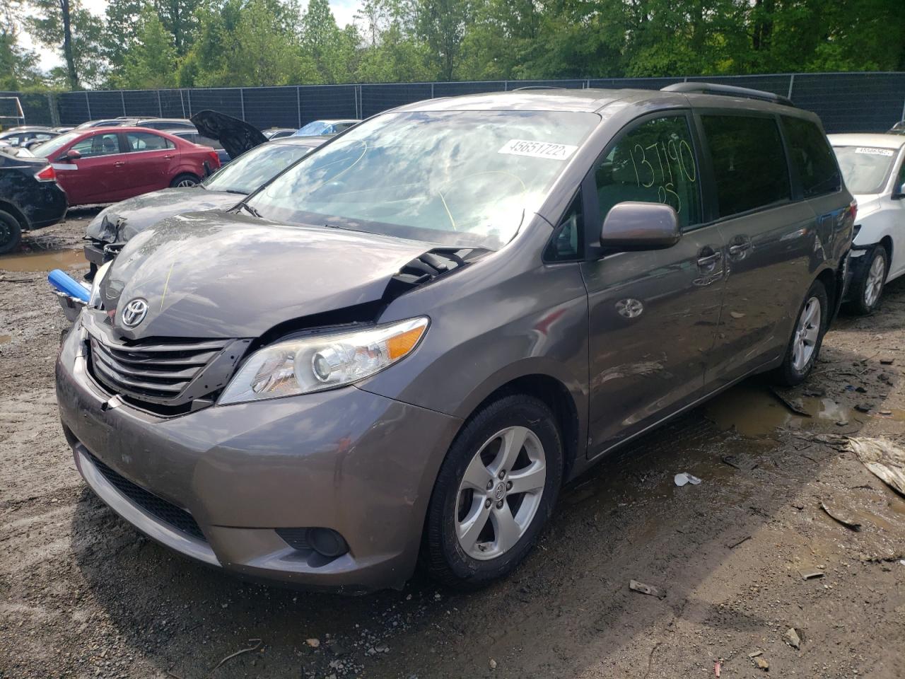 Photo 14 from auction – 2015 TOYOTA SIENNA LE with VIN 5TDKK3DC8FS649172