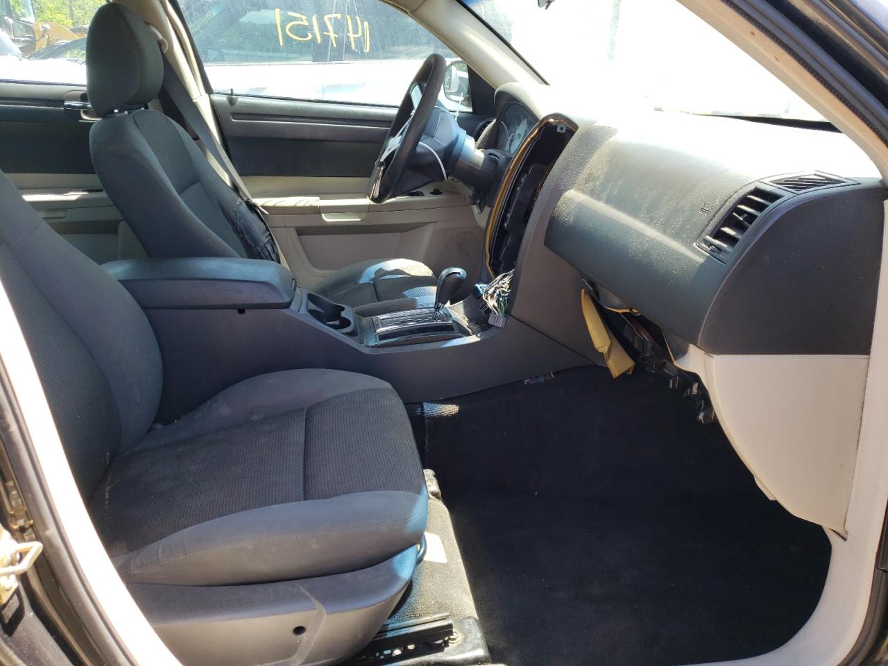 Photo 5 from auction – 2005 CHRYSLER 300 with VIN 2C3JA43RX5H653784